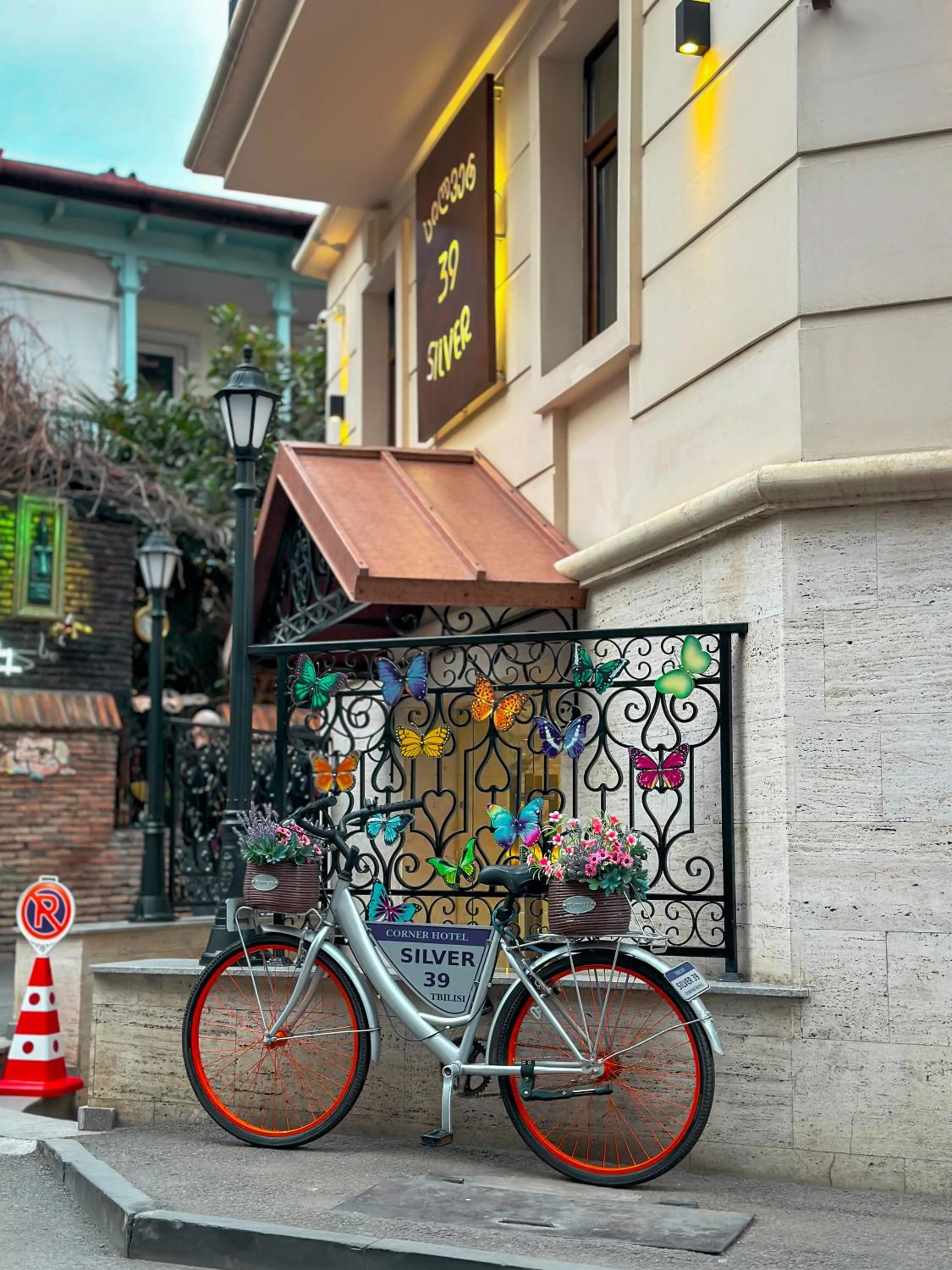 Property building in Silver 39 Corner Hotel