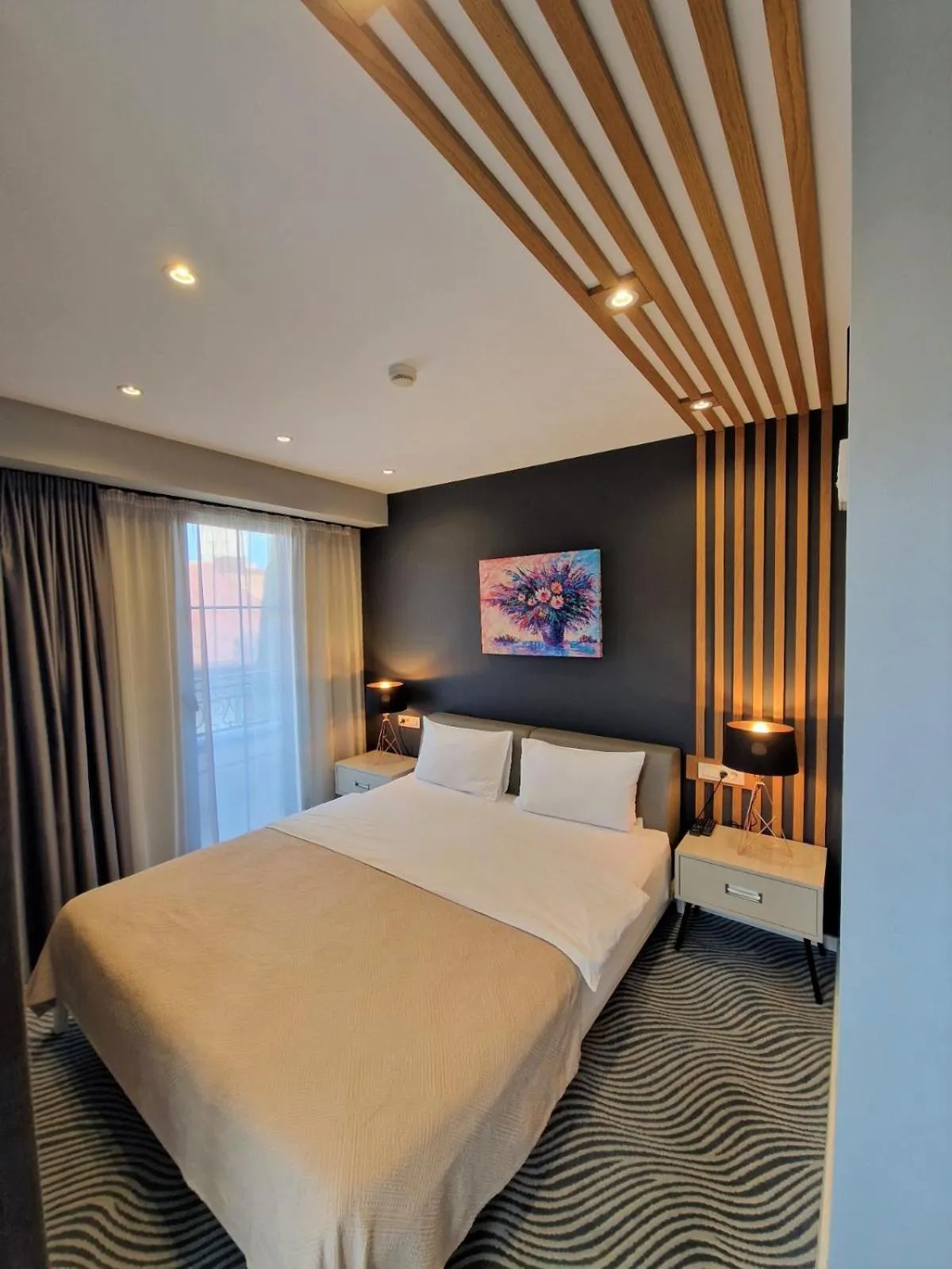 Bed in Silver 39 Corner Hotel