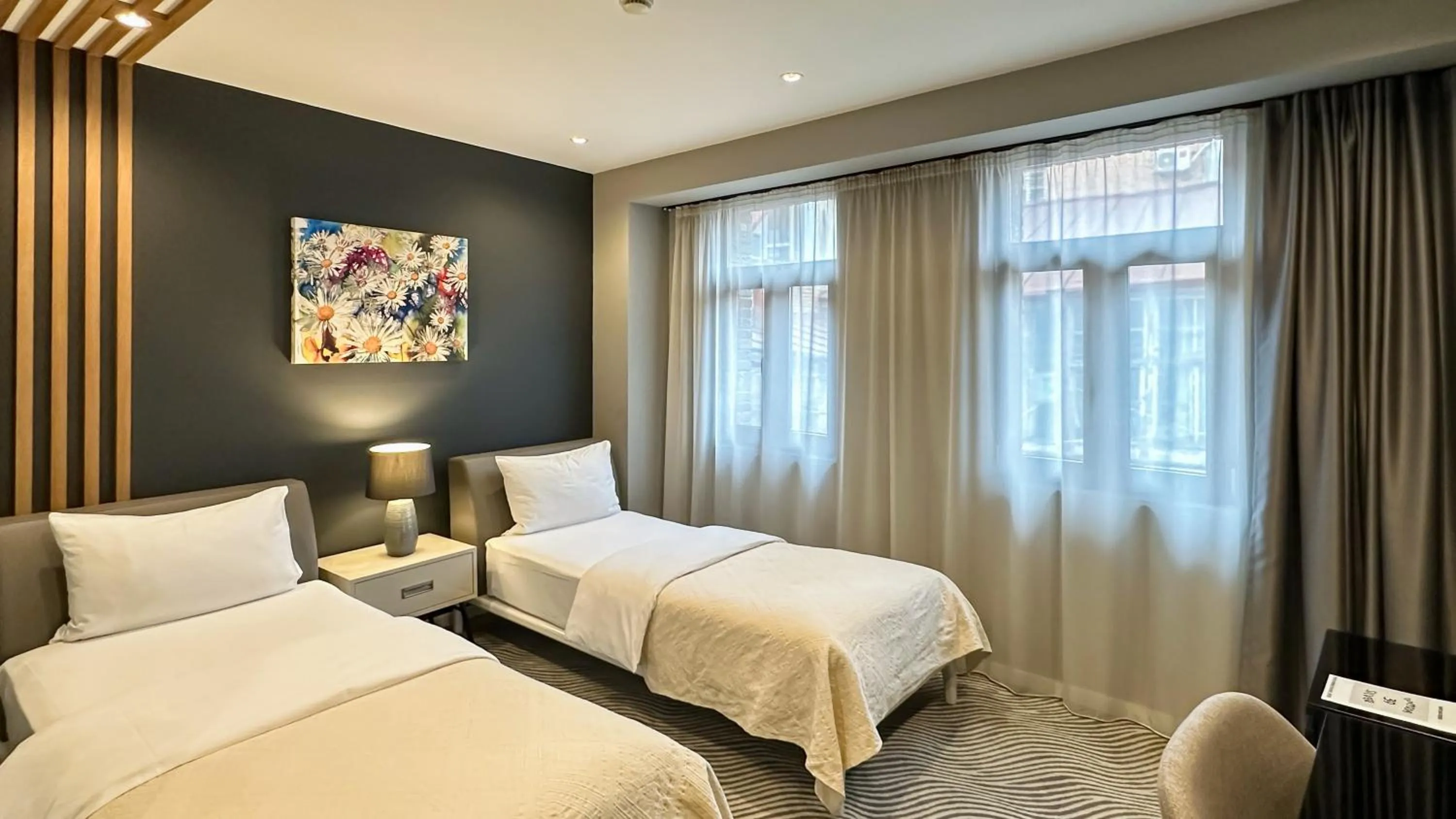 Bedroom, Bed in Silver 39 Corner Hotel