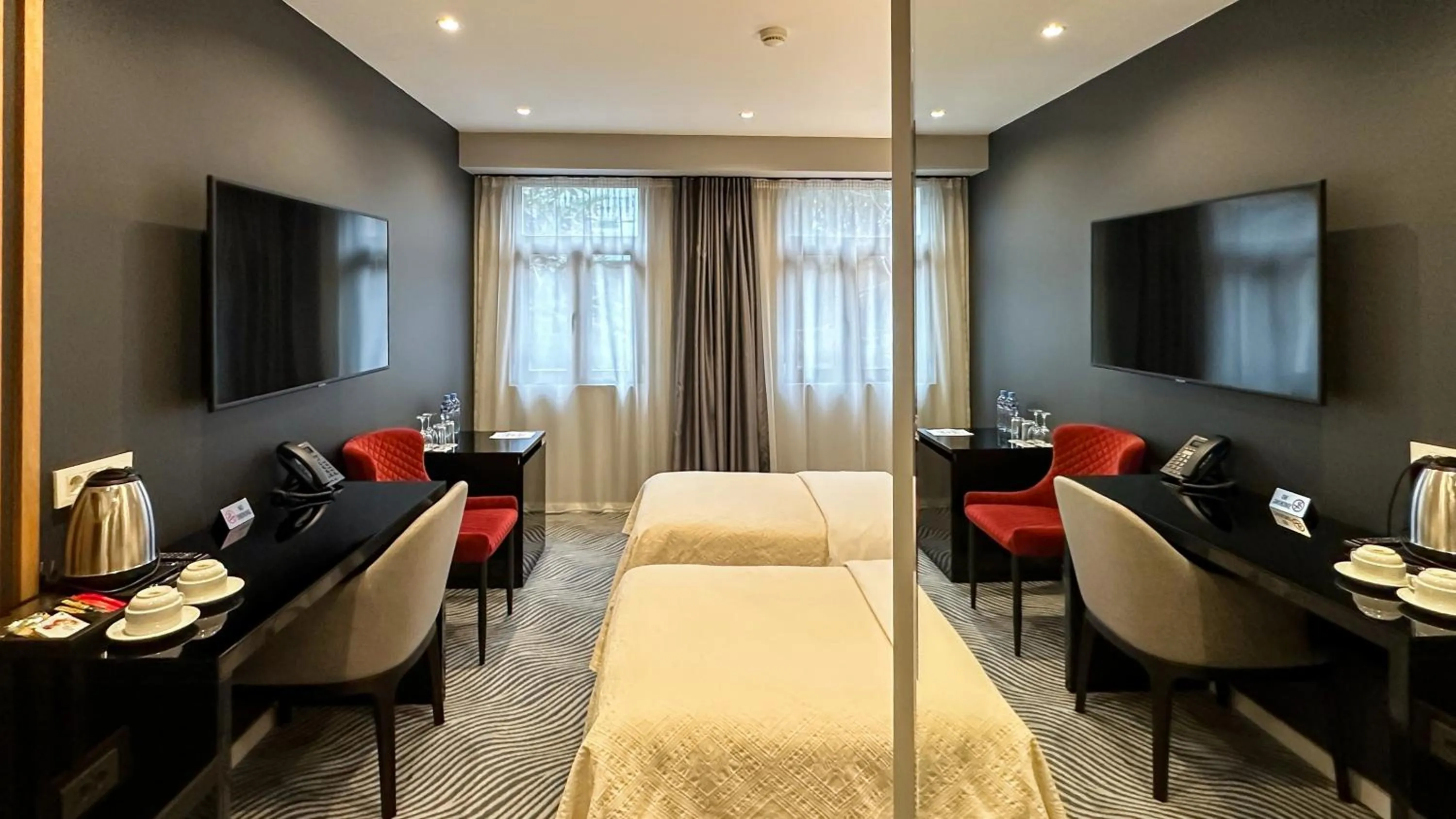 TV and multimedia, Bed in Silver 39 Corner Hotel