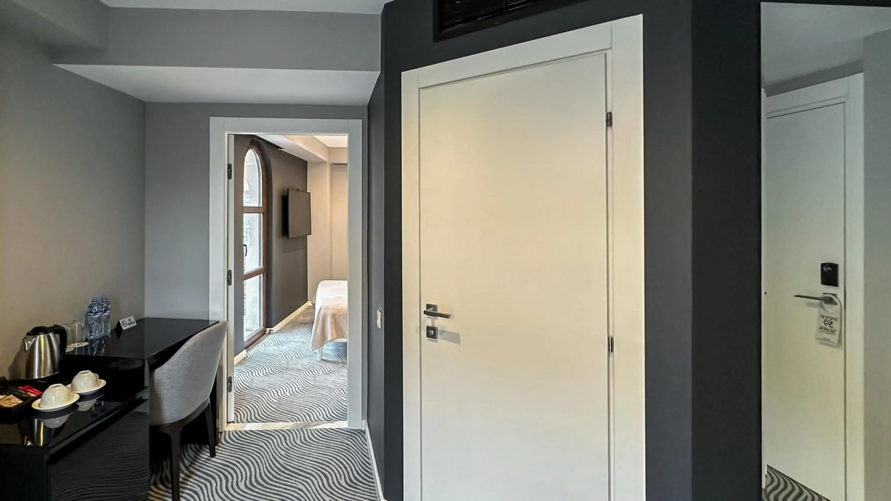 room service in Silver 39 Corner Hotel