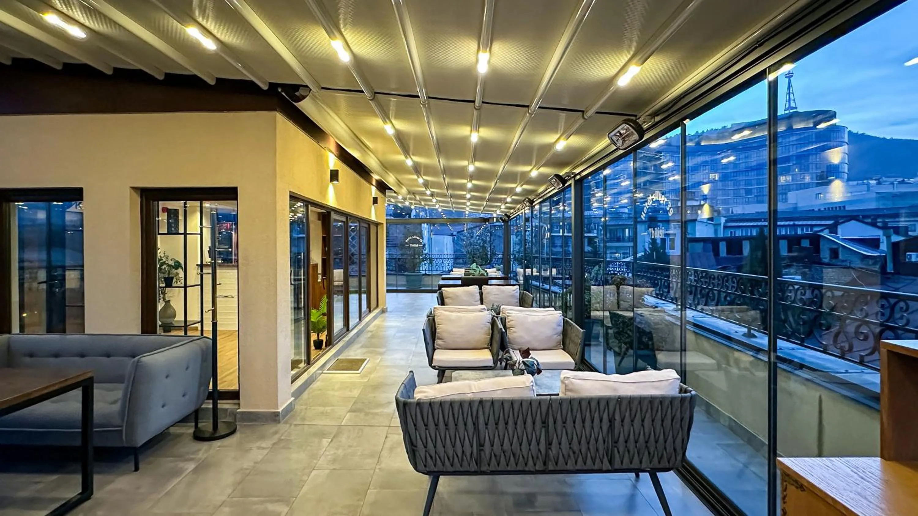 Restaurant/places to eat in Silver 39 Corner Hotel