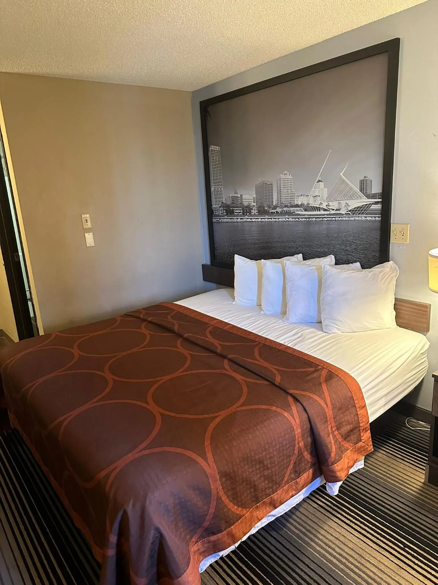 Bed in Super 8 by Wyndham Milwaukee Airport