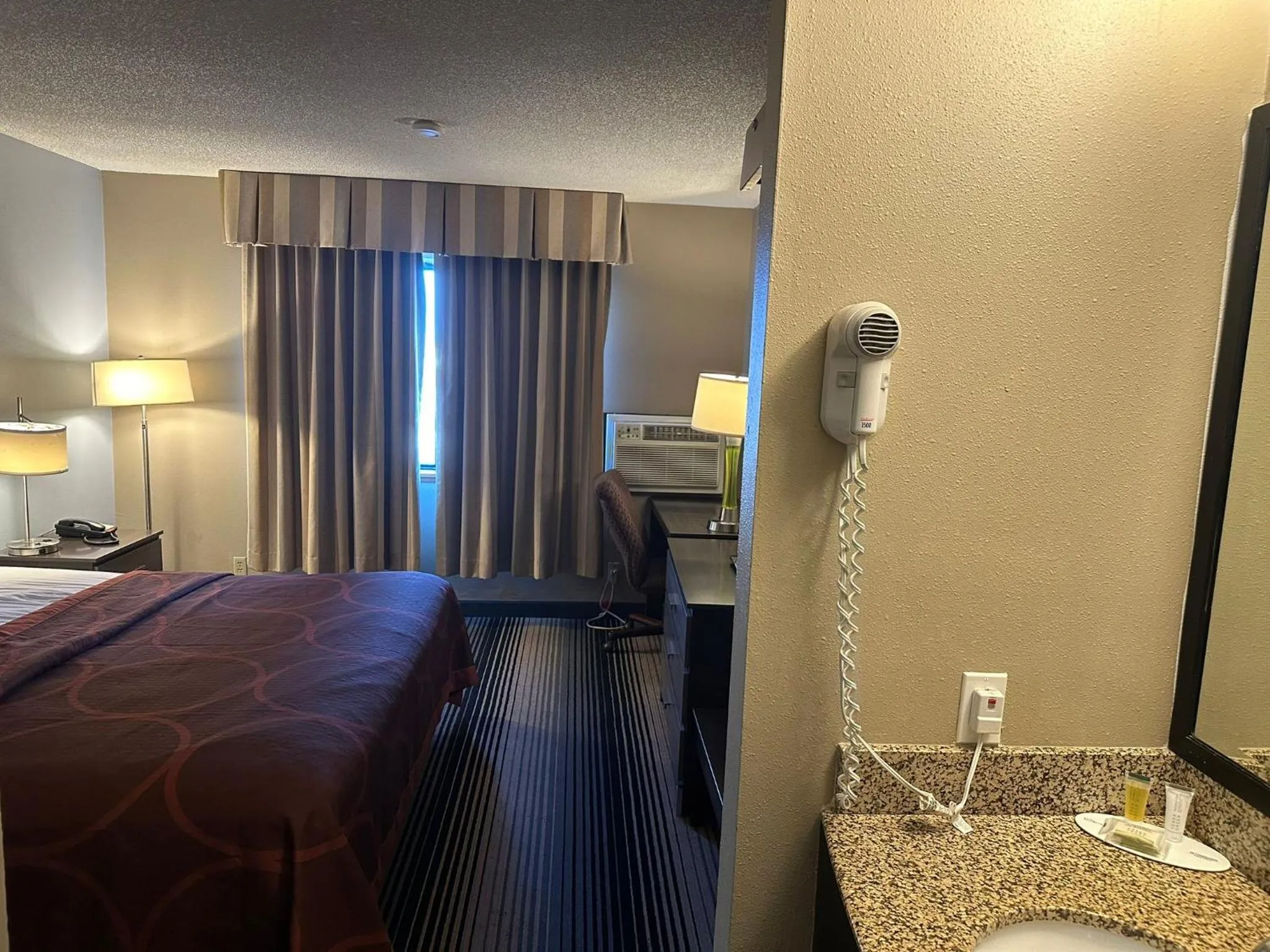 Bed in Super 8 by Wyndham Milwaukee Airport