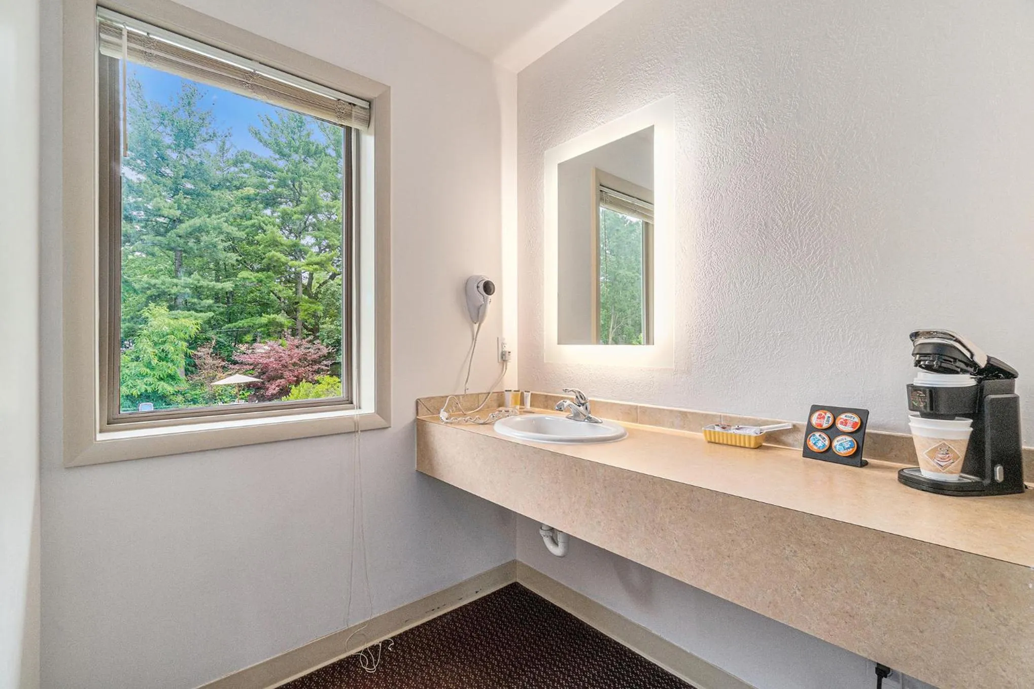 Bathroom in Howard Johnson by Wyndham Traverse City