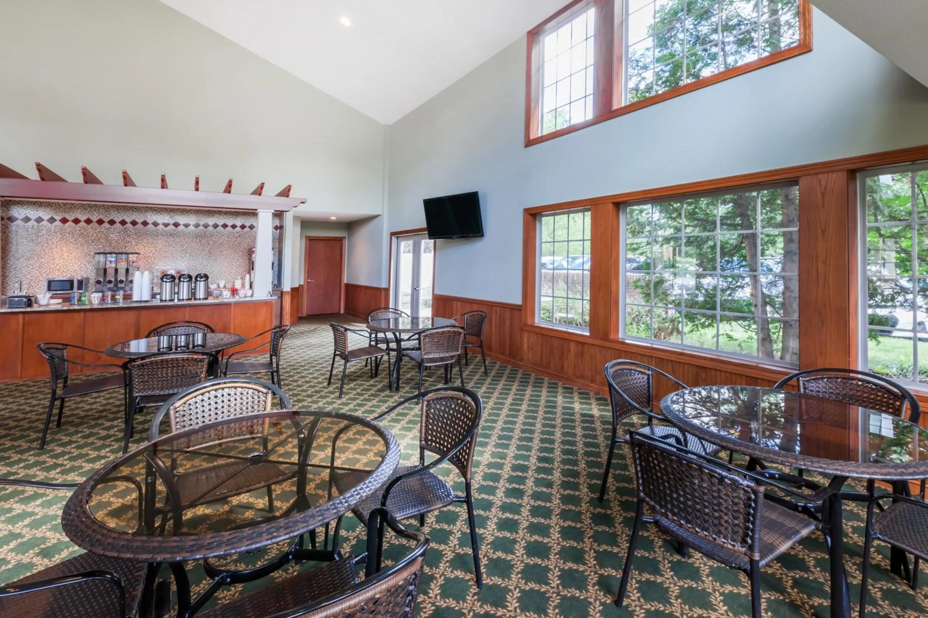 Lobby or reception in Howard Johnson by Wyndham Traverse City