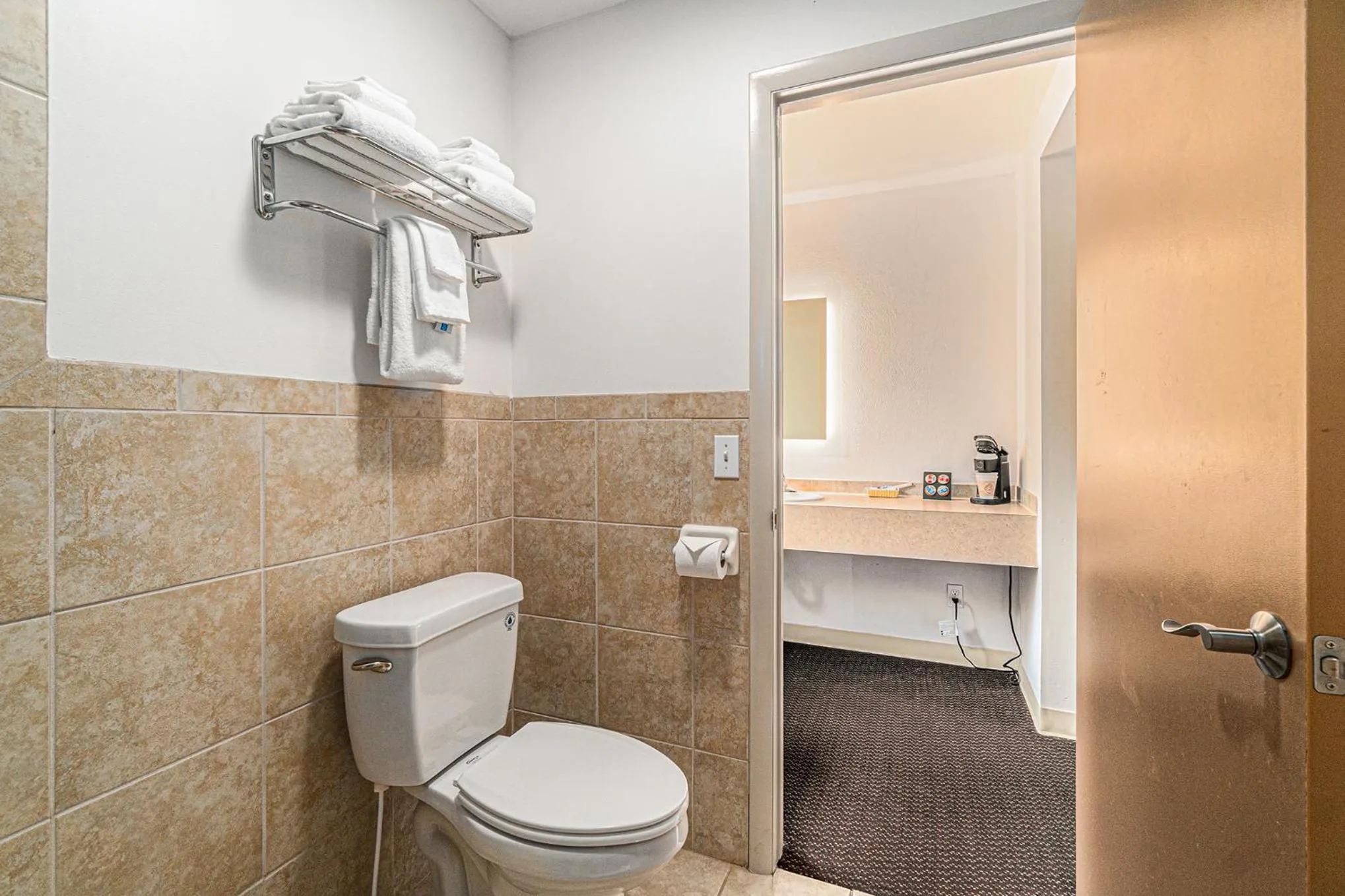 Bathroom in Howard Johnson by Wyndham Traverse City