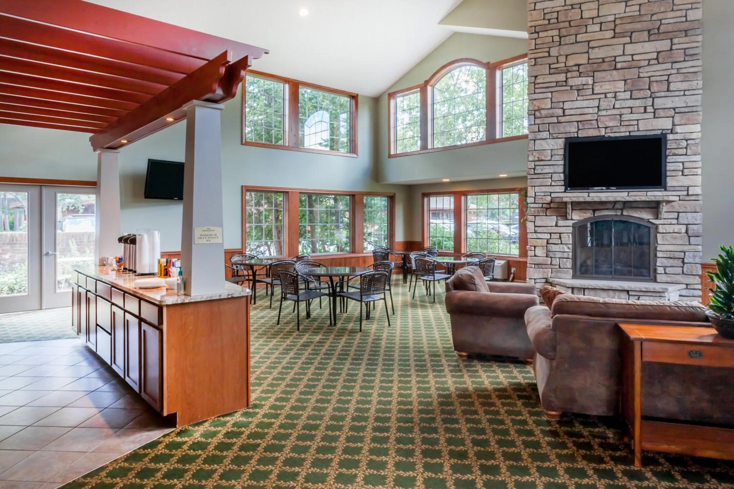 Lobby or reception in Howard Johnson by Wyndham Traverse City