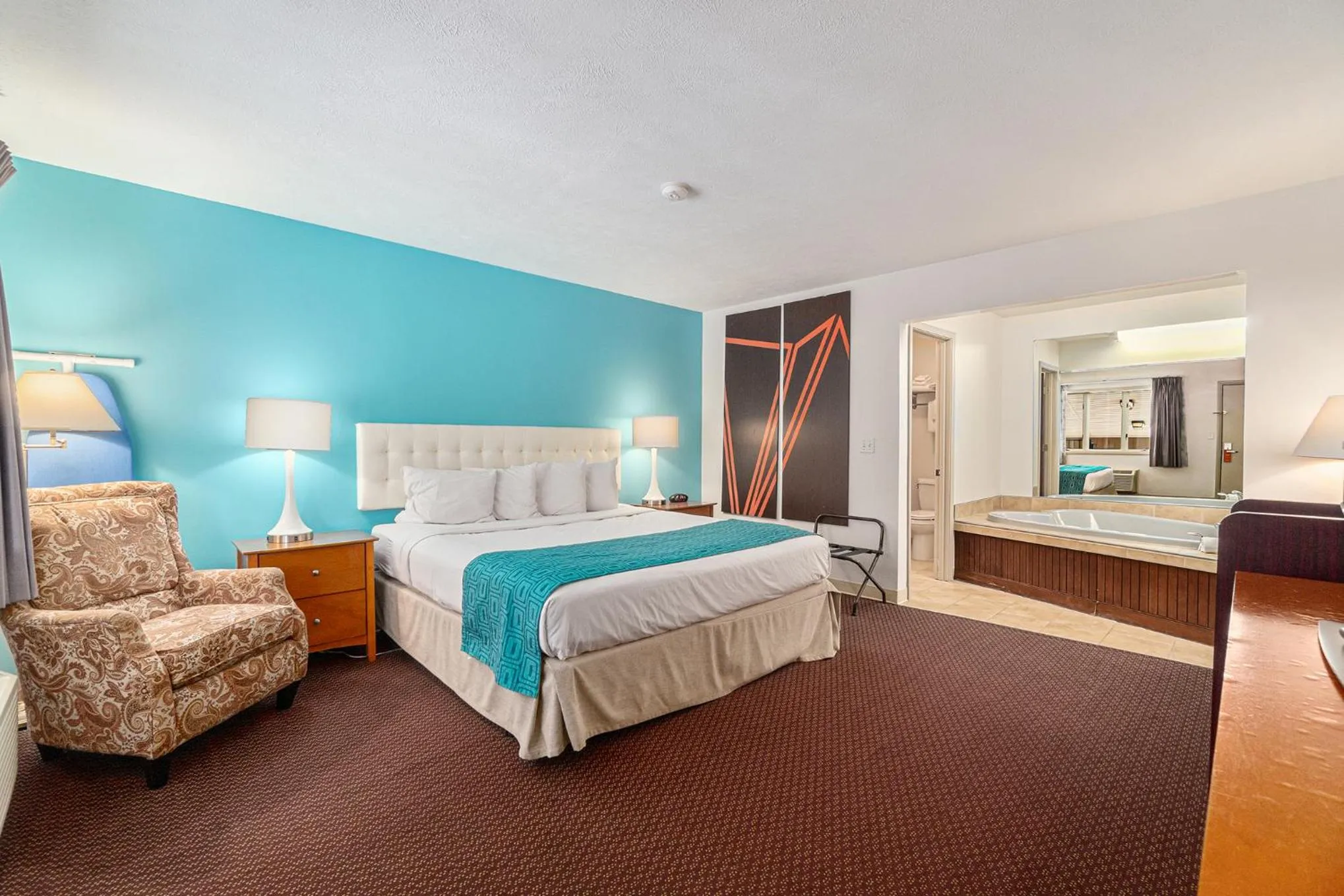 Bedroom, Bed in Howard Johnson by Wyndham Traverse City