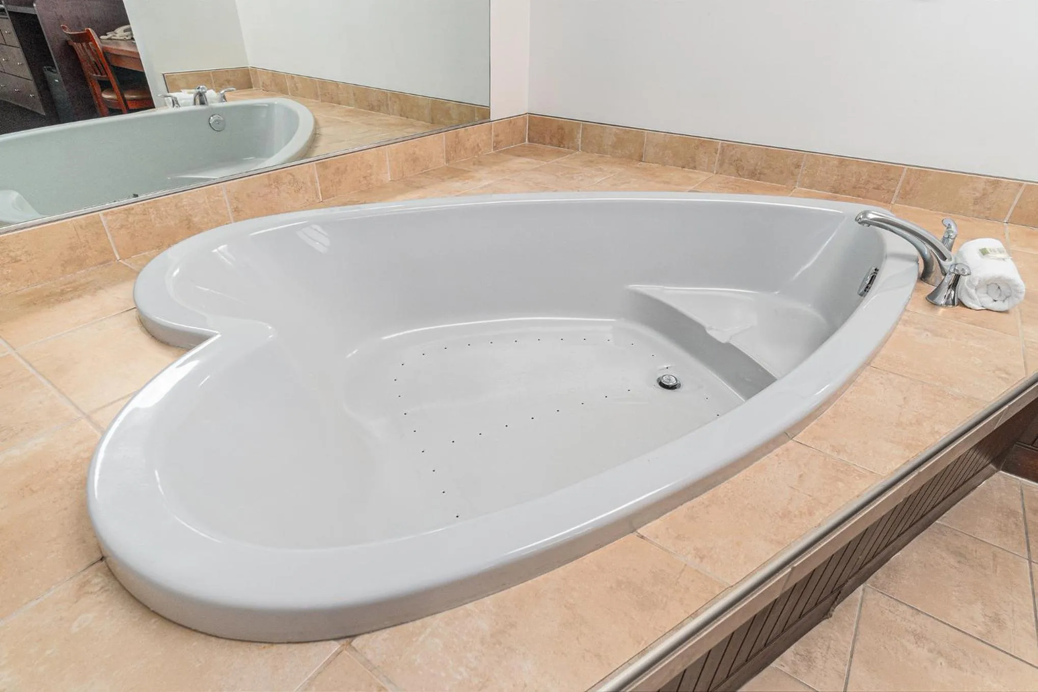 Hot Tub in Howard Johnson by Wyndham Traverse City