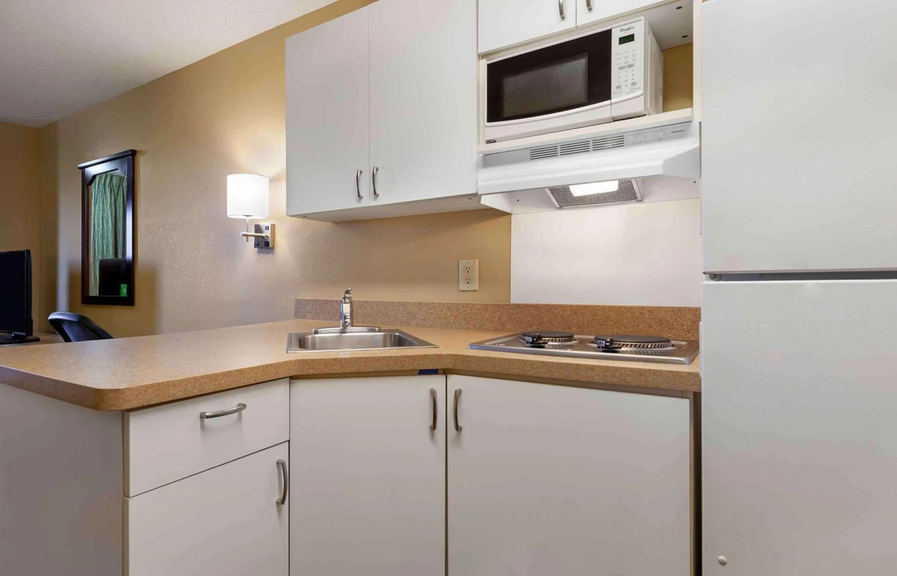 Kitchen or kitchenette in Extended Stay America Suites - Madison - Junction Court
