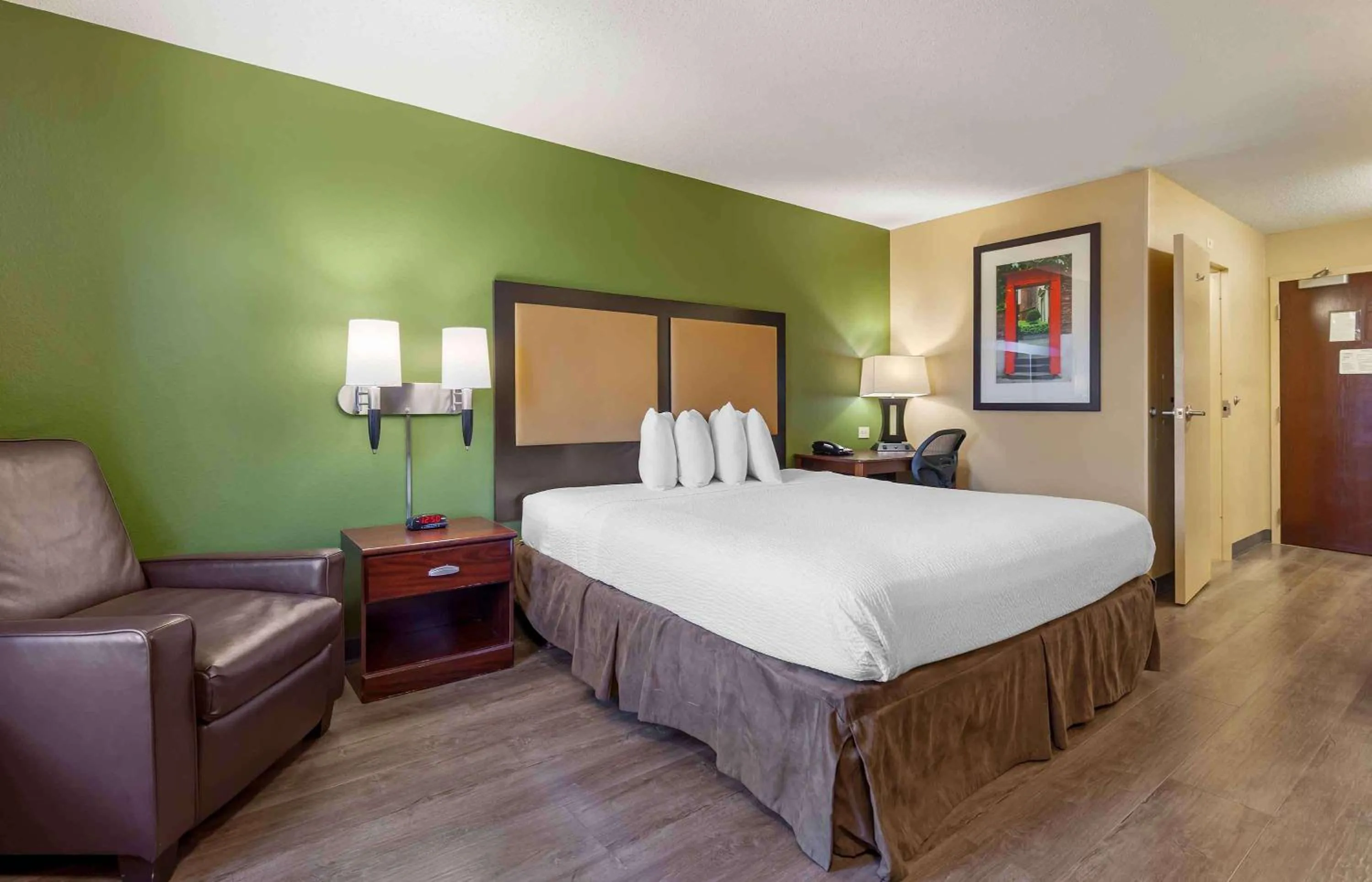 Bedroom, Bed in Extended Stay America Suites - Madison - Junction Court