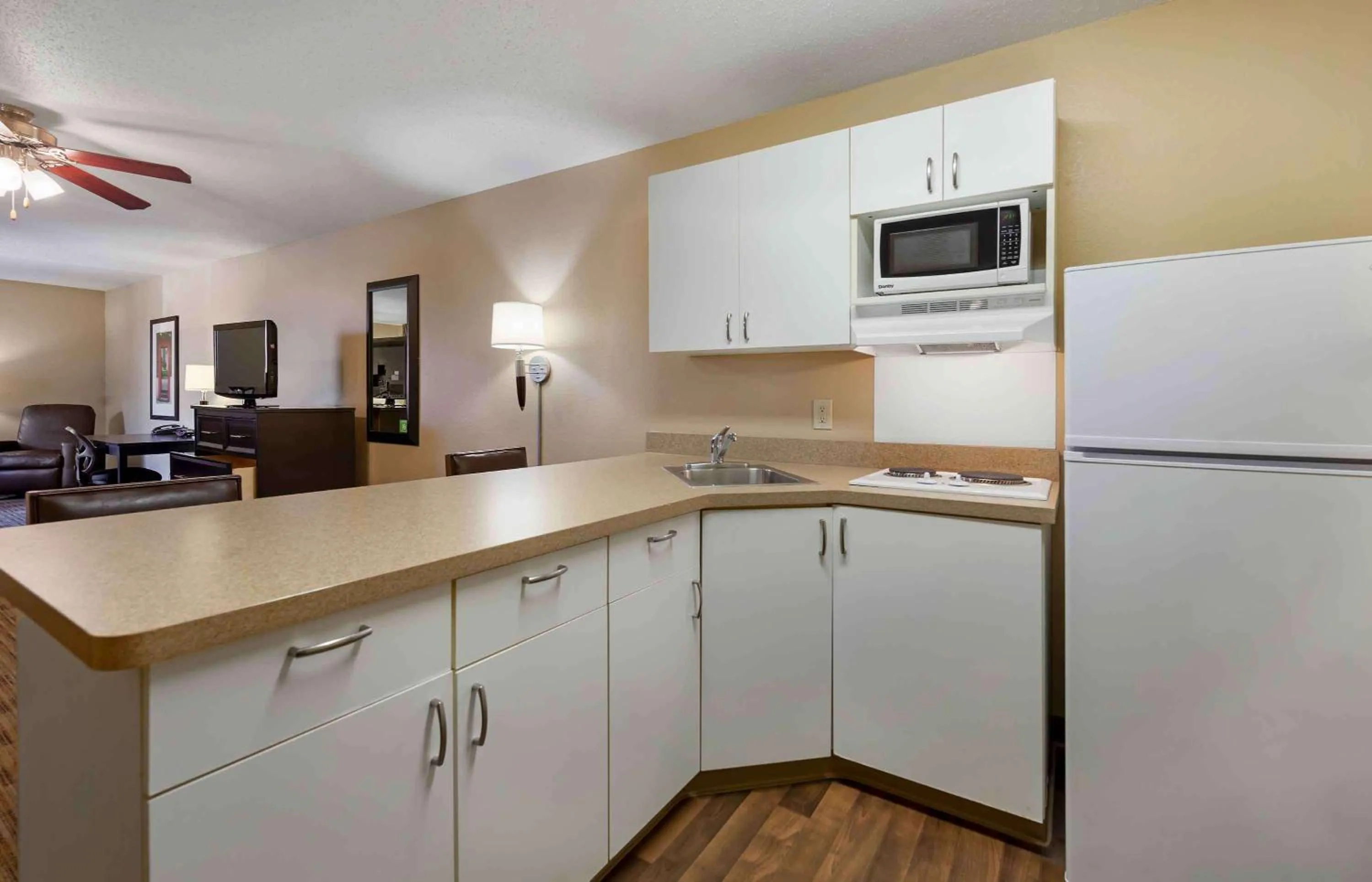 Kitchen or kitchenette in Extended Stay America Suites - Madison - Junction Court
