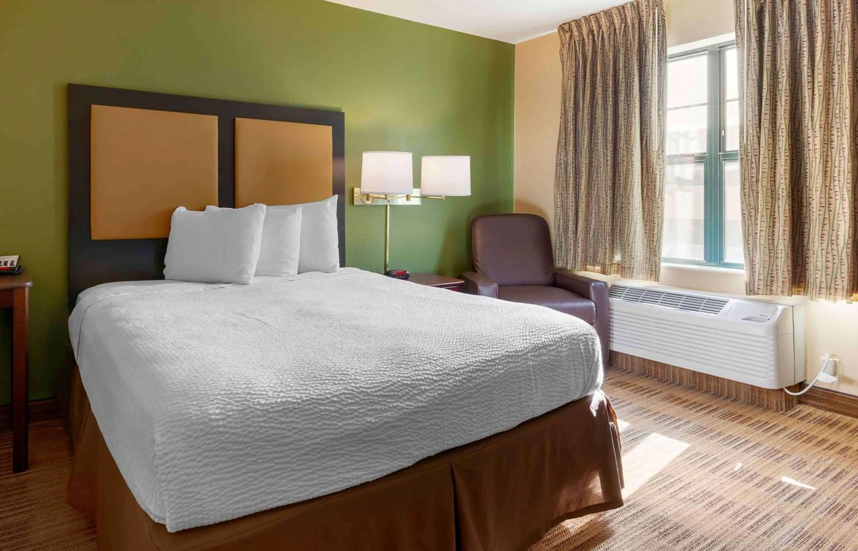 Bedroom, Bed in Extended Stay America Suites - Madison - Junction Court