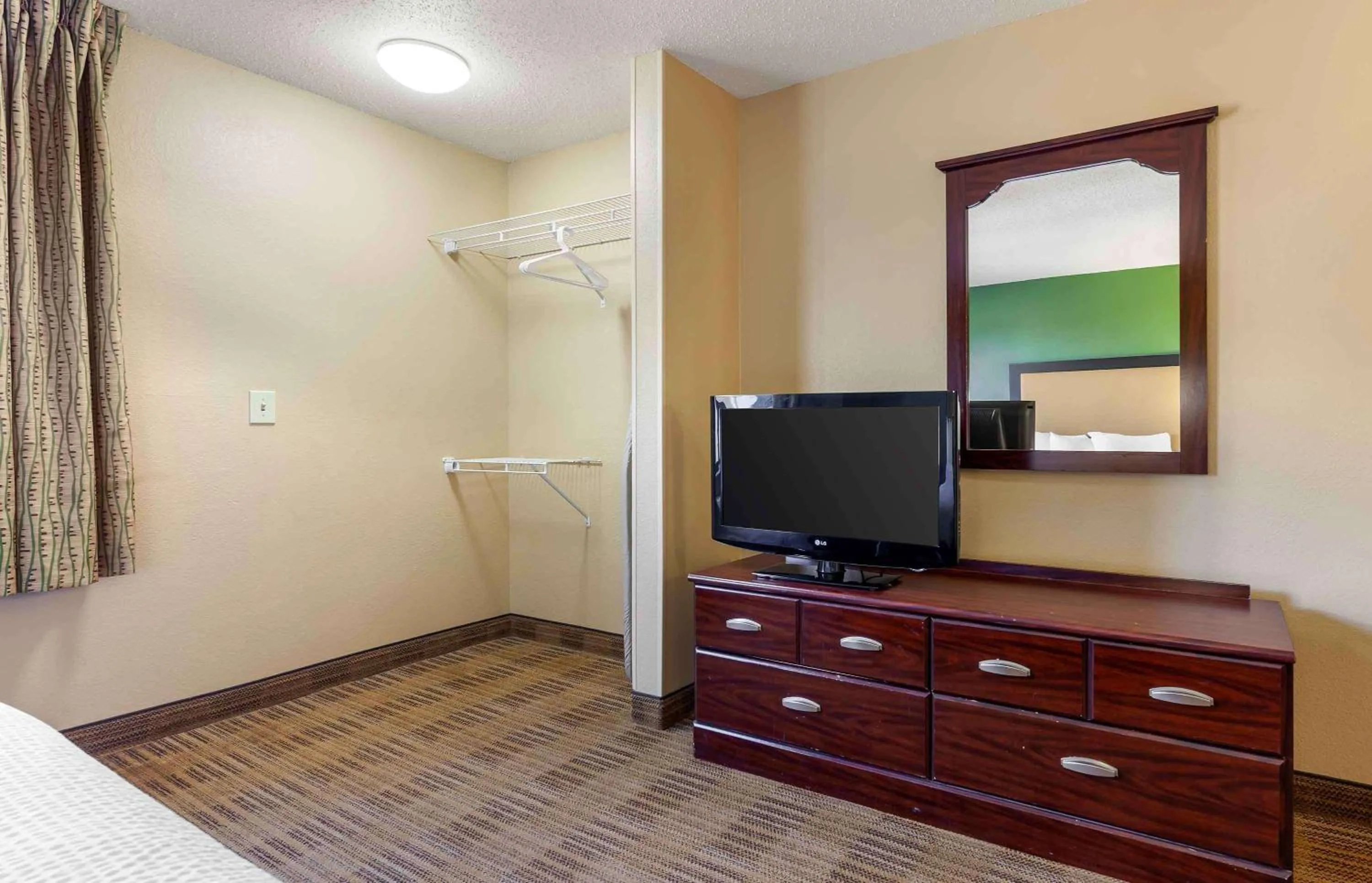 Bedroom, Bed in Extended Stay America Suites - Madison - Junction Court