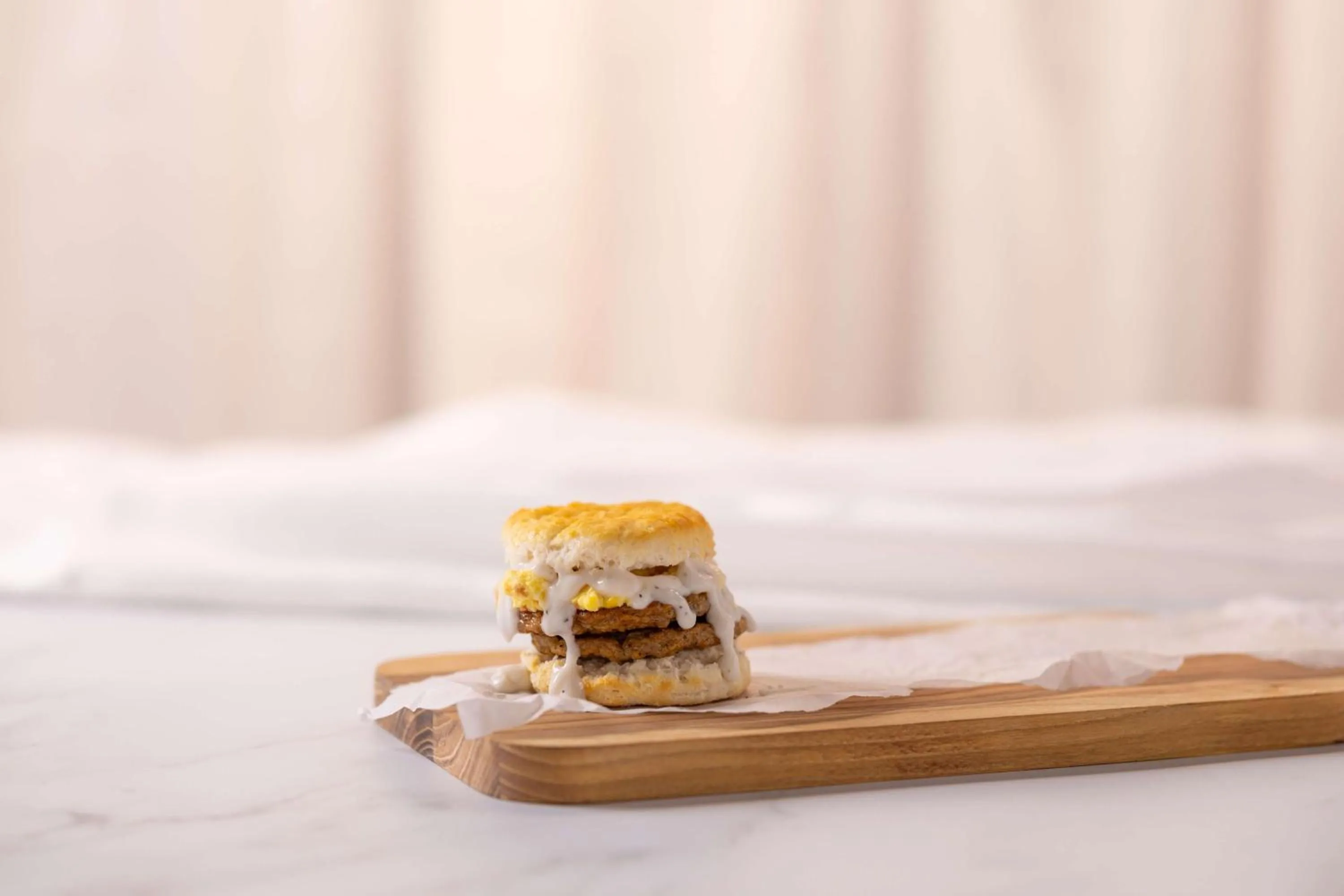 Breakfast, Bed in Pear Tree Inn St. Louis Near Union Station