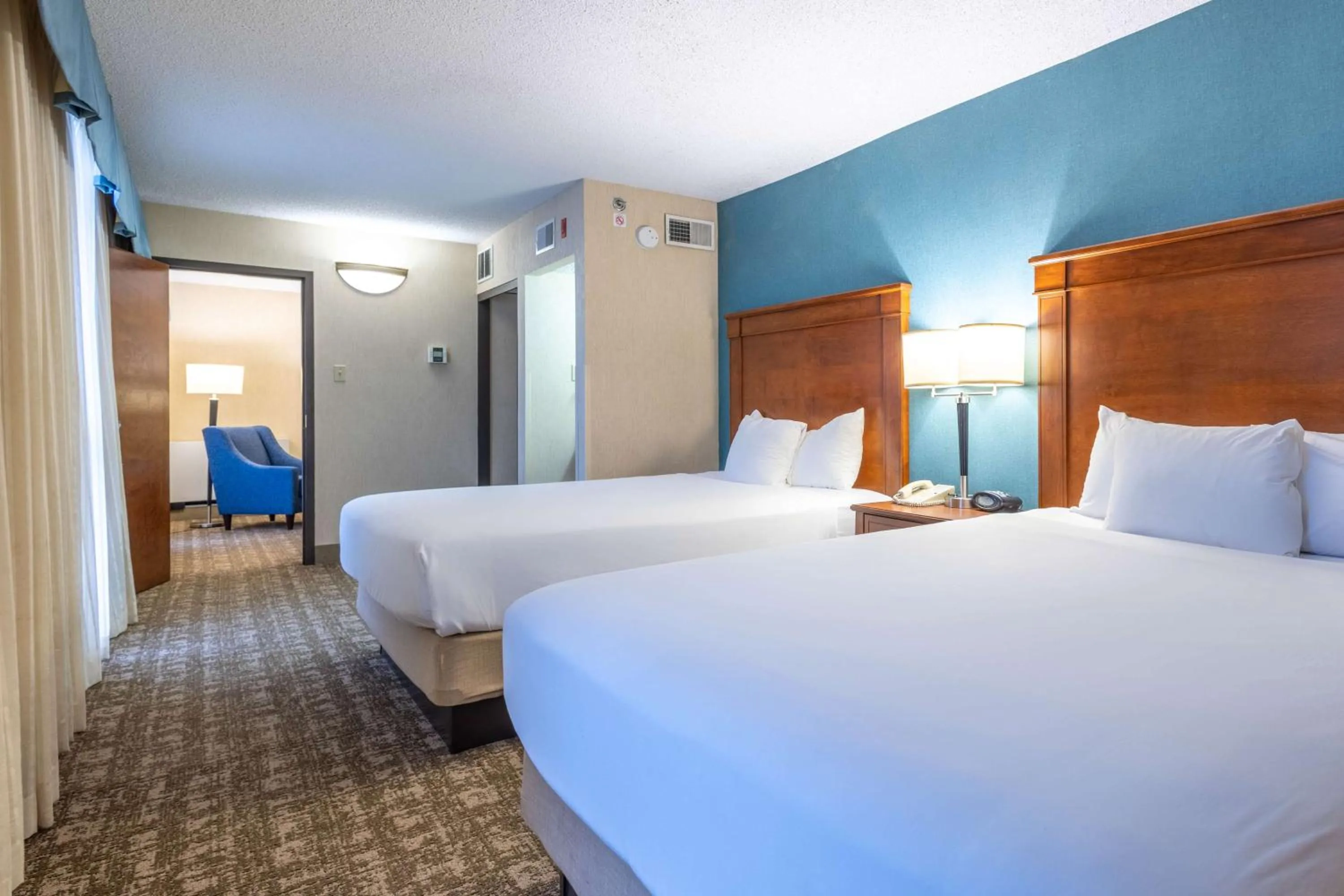 Bedroom, Bed in Pear Tree Inn St. Louis Near Union Station