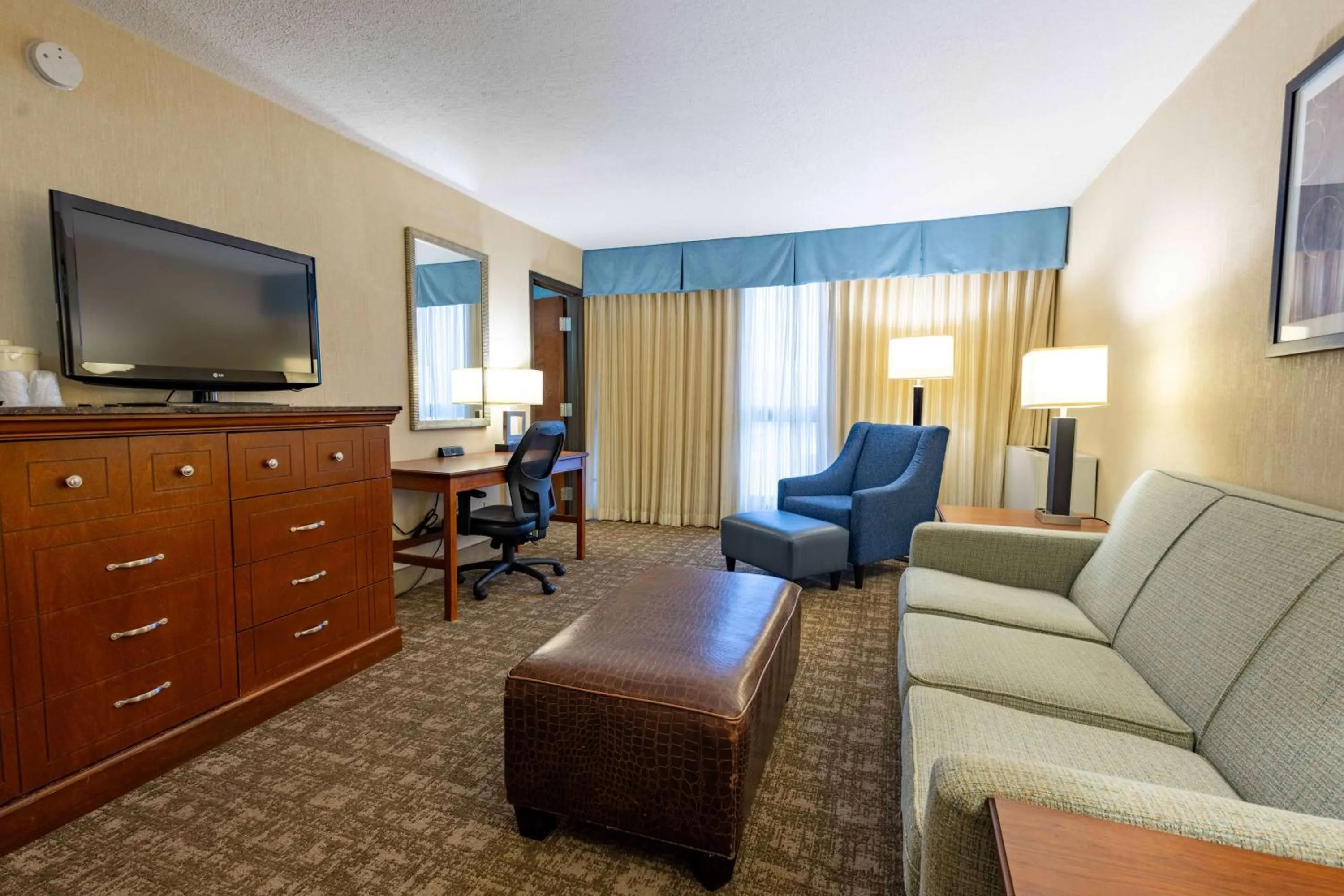 Bedroom in Pear Tree Inn St. Louis Near Union Station