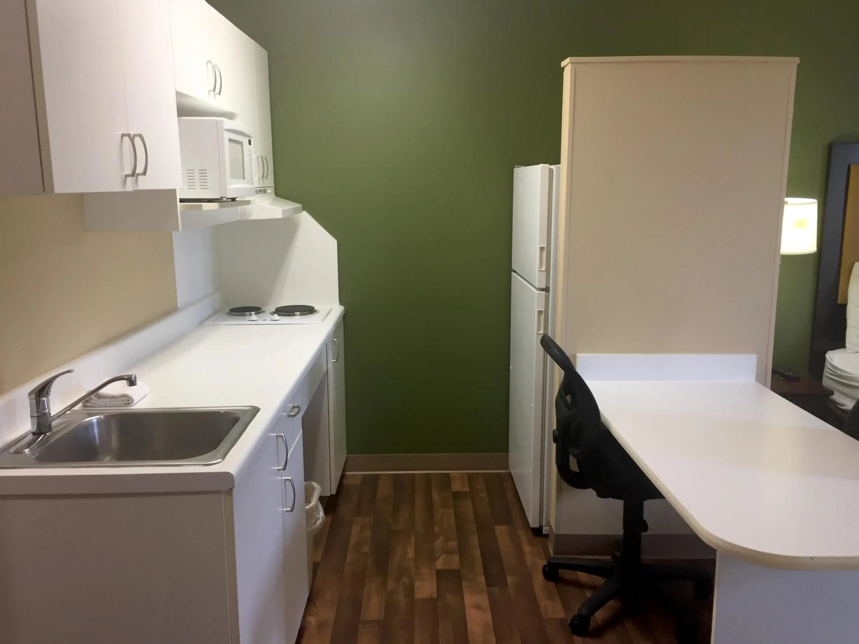 Kitchen or kitchenette in Extended Stay America Suites - Kansas City - Airport