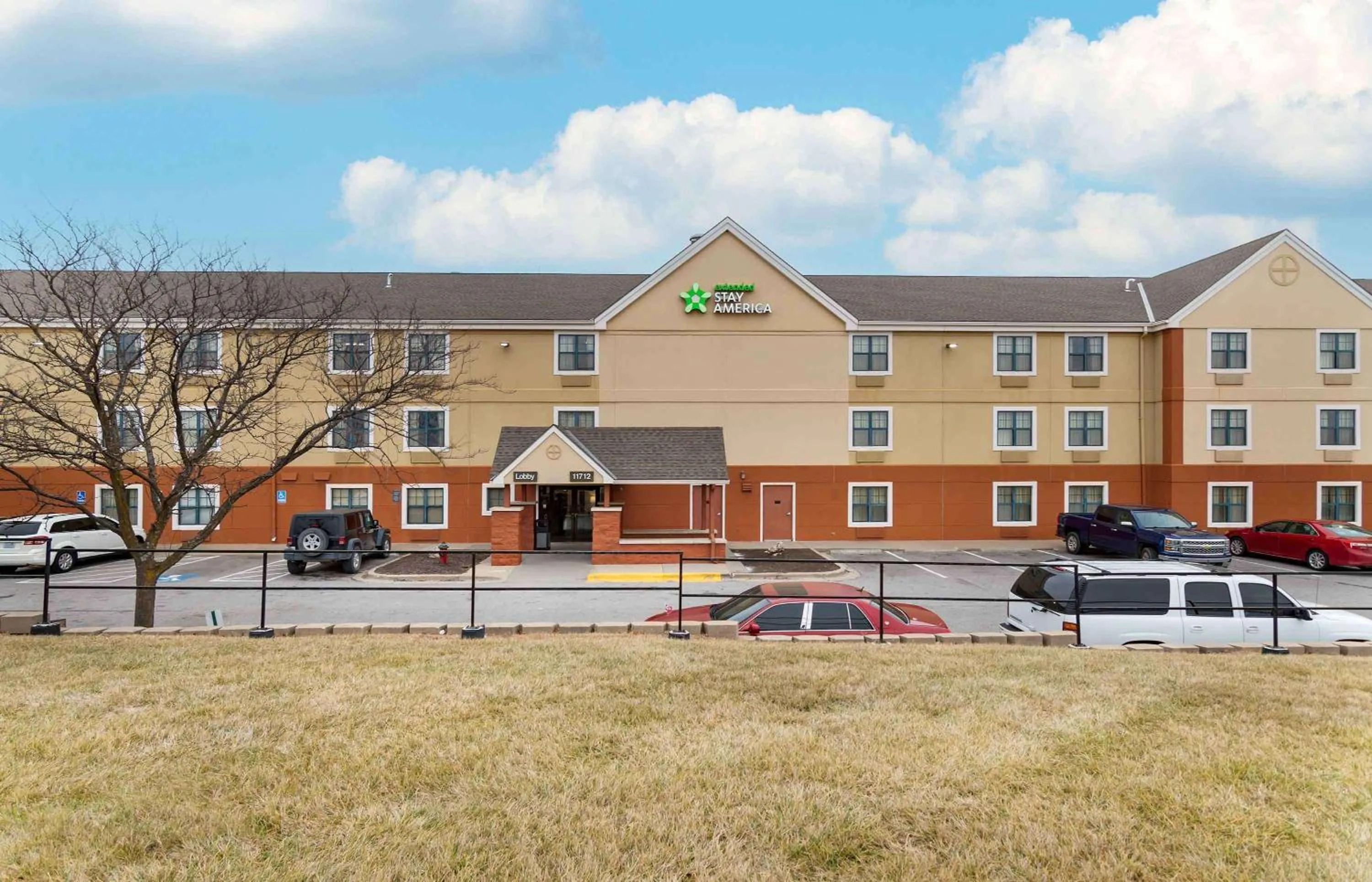 Property building in Extended Stay America Suites - Kansas City - Airport