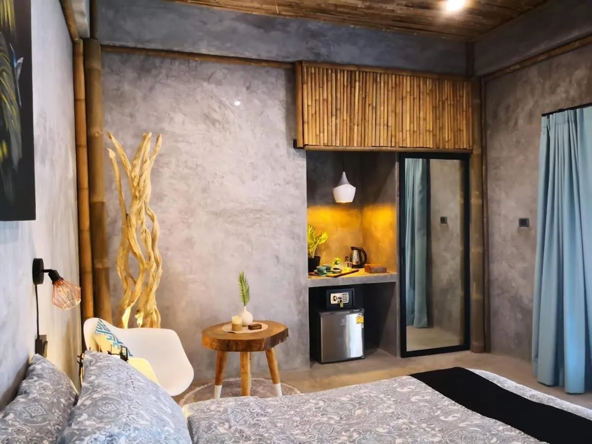 Bedroom, Bed in The Lazy Lodge