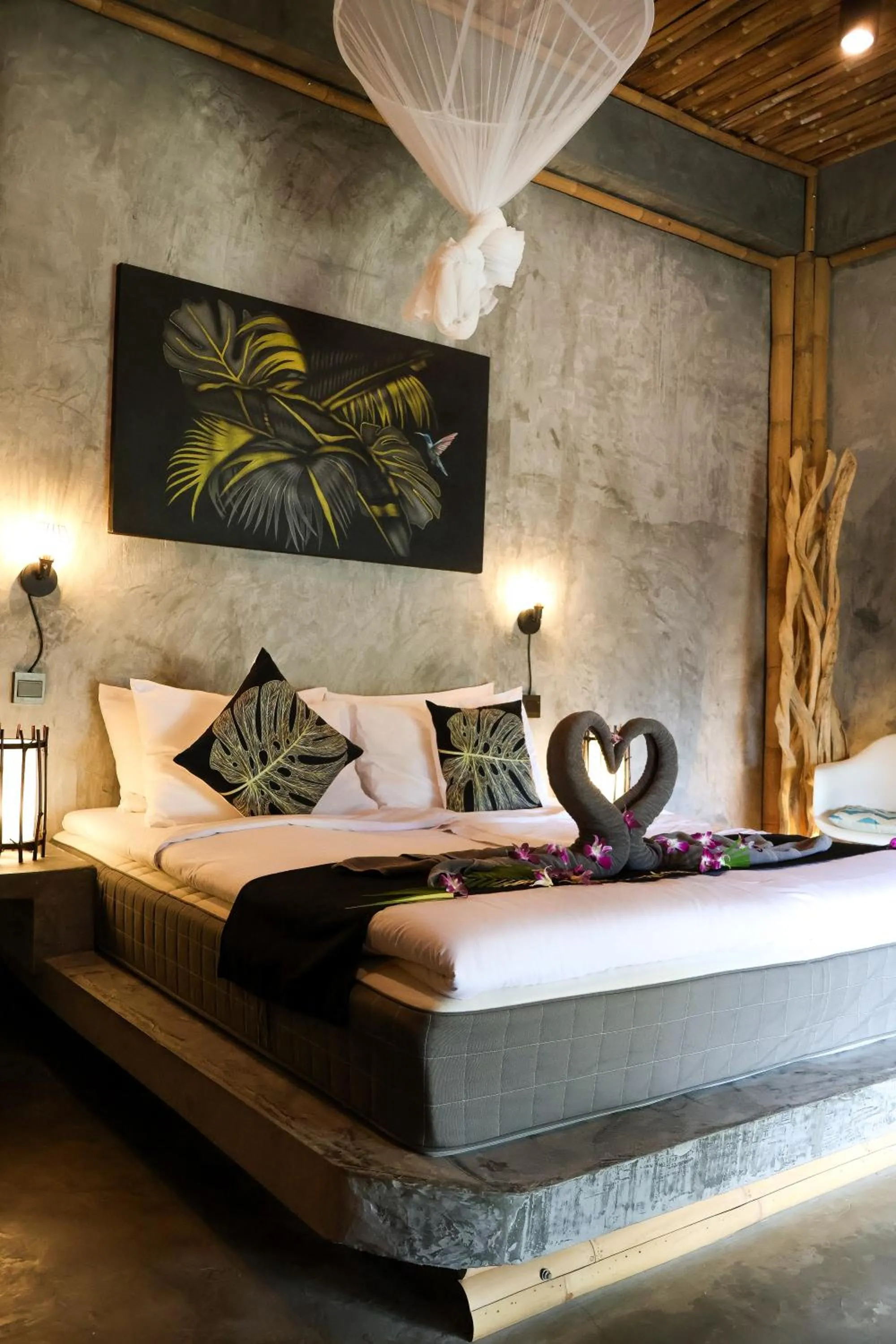 Bedroom, Bed in The Lazy Lodge