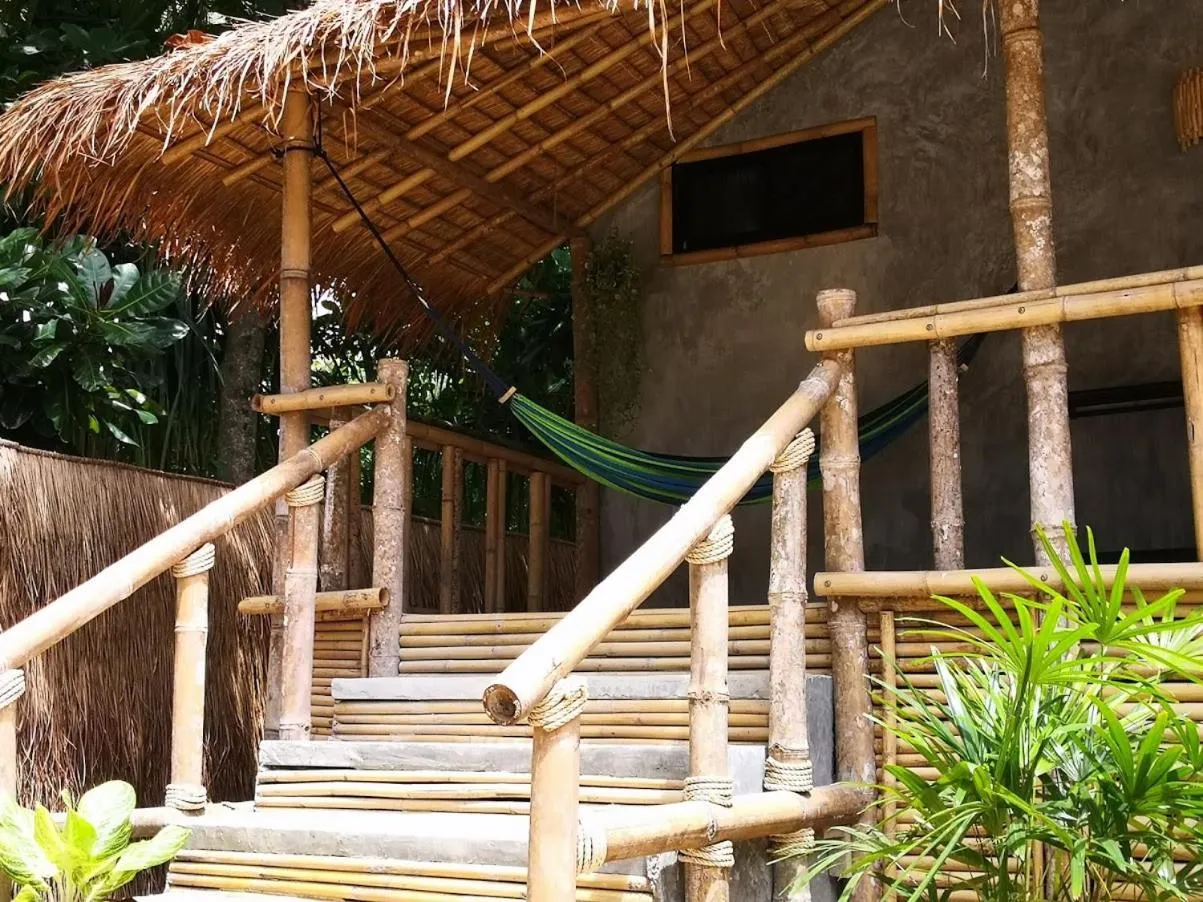 Facade/entrance in The Lazy Lodge