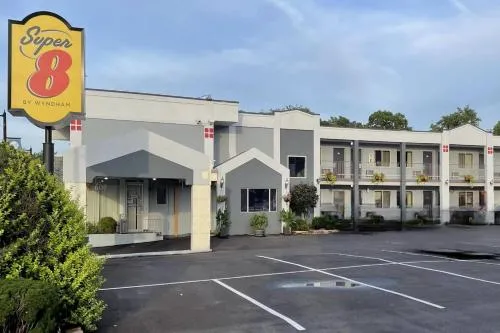 Super 8 by Wyndham Belleville St. Louis Area