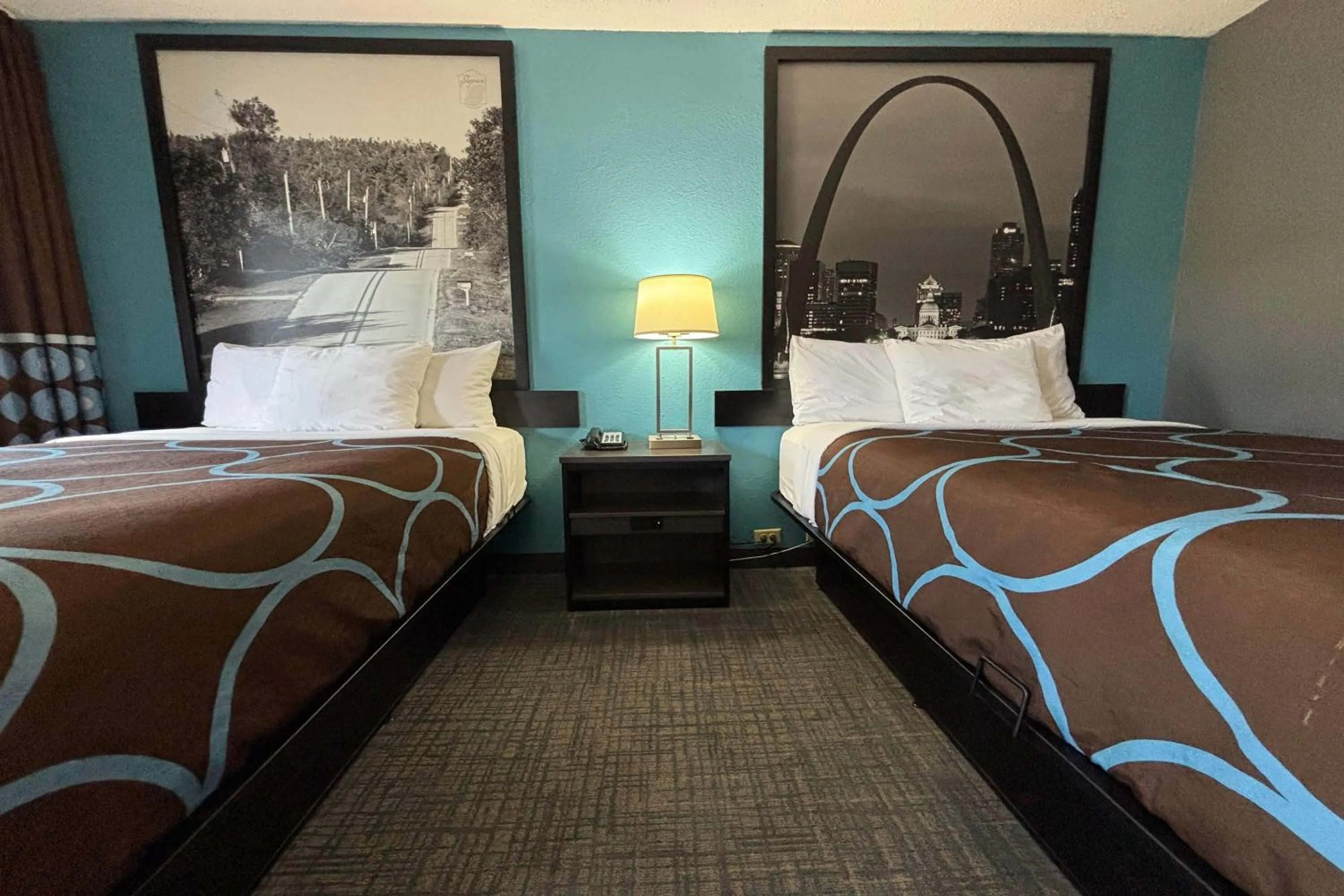 Photo of the whole room, Bed in Super 8 by Wyndham Belleville St. Louis Area