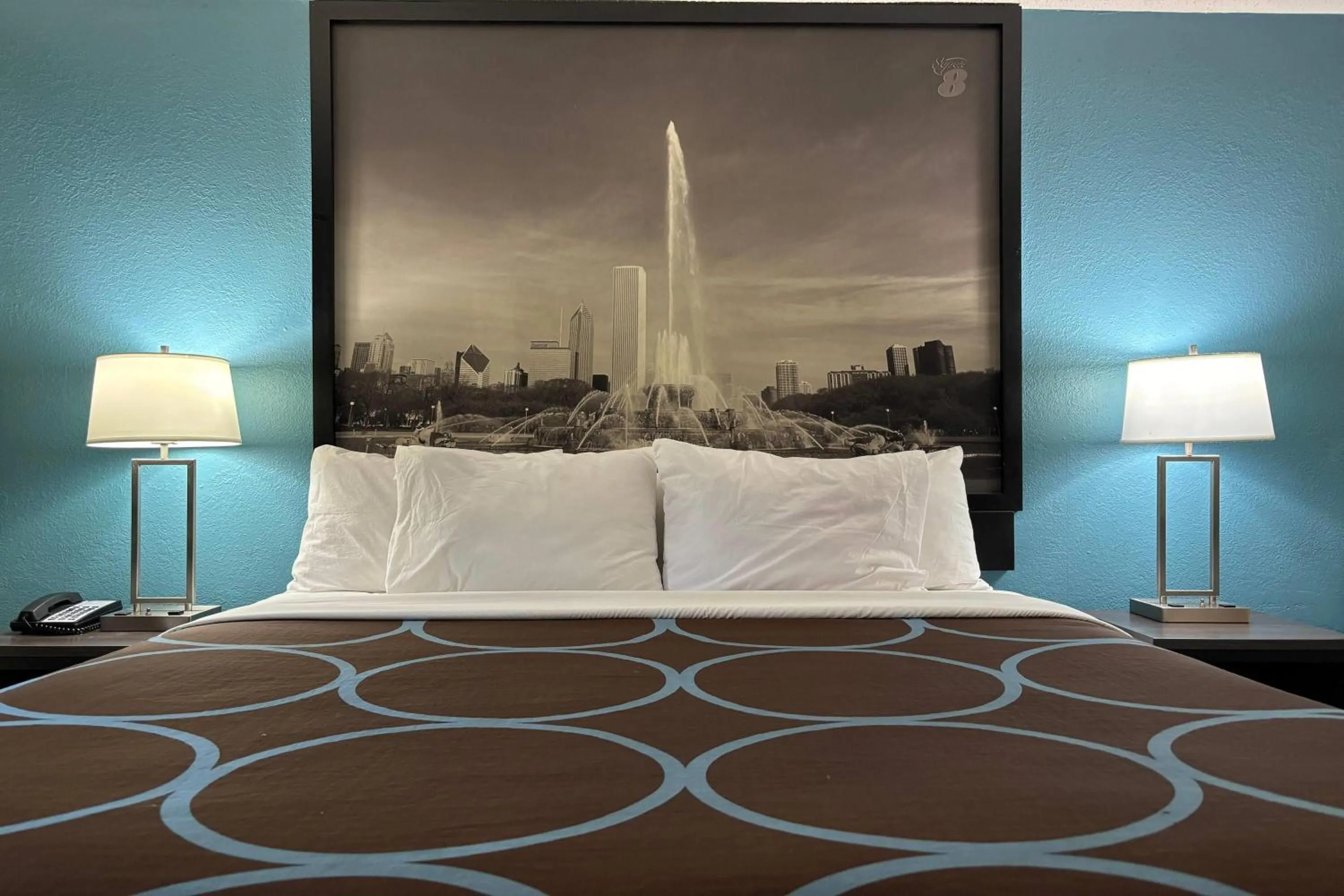 Photo of the whole room, Bed in Super 8 by Wyndham Belleville St. Louis Area