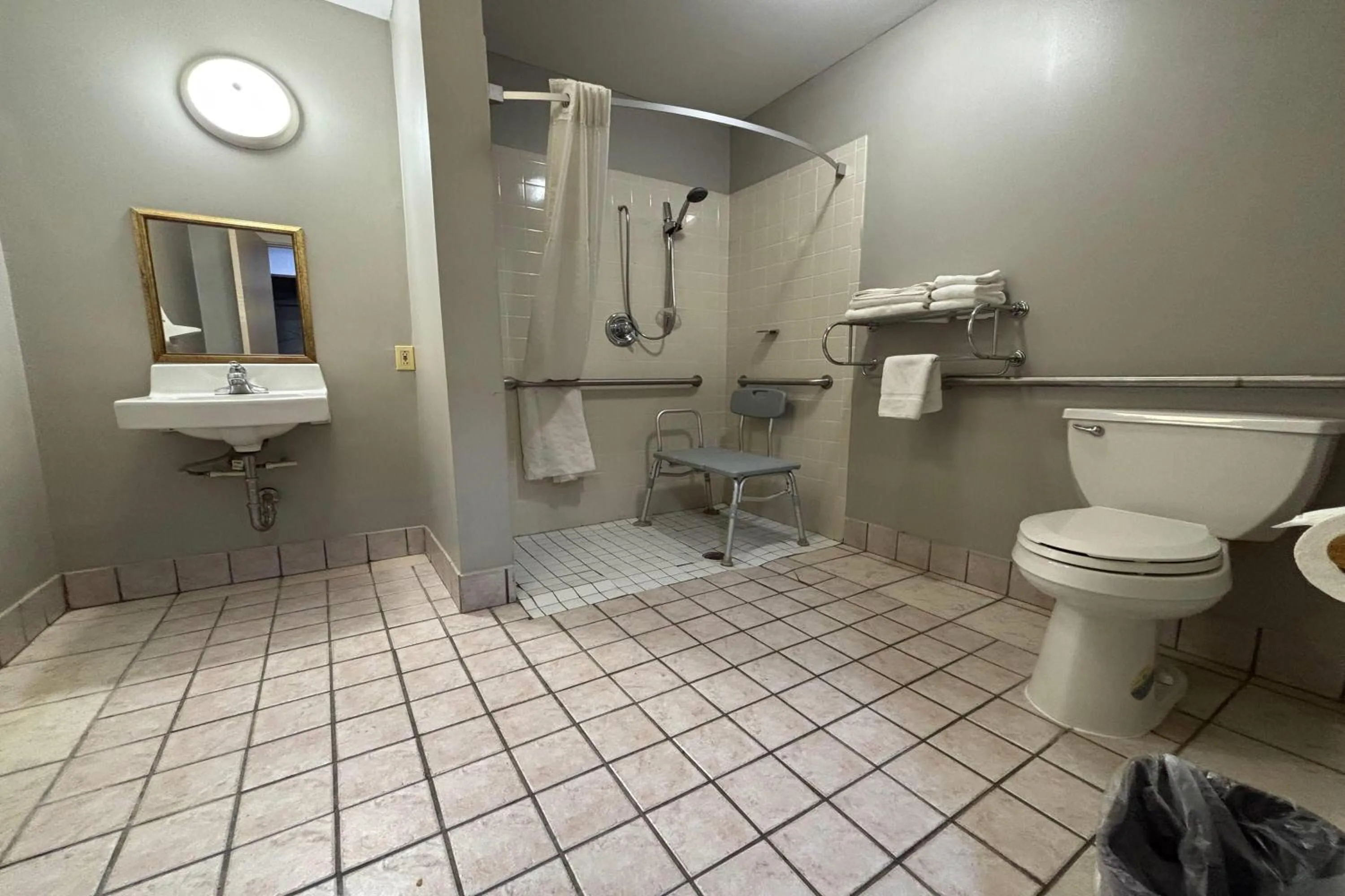 Bathroom in Super 8 by Wyndham Belleville St. Louis Area