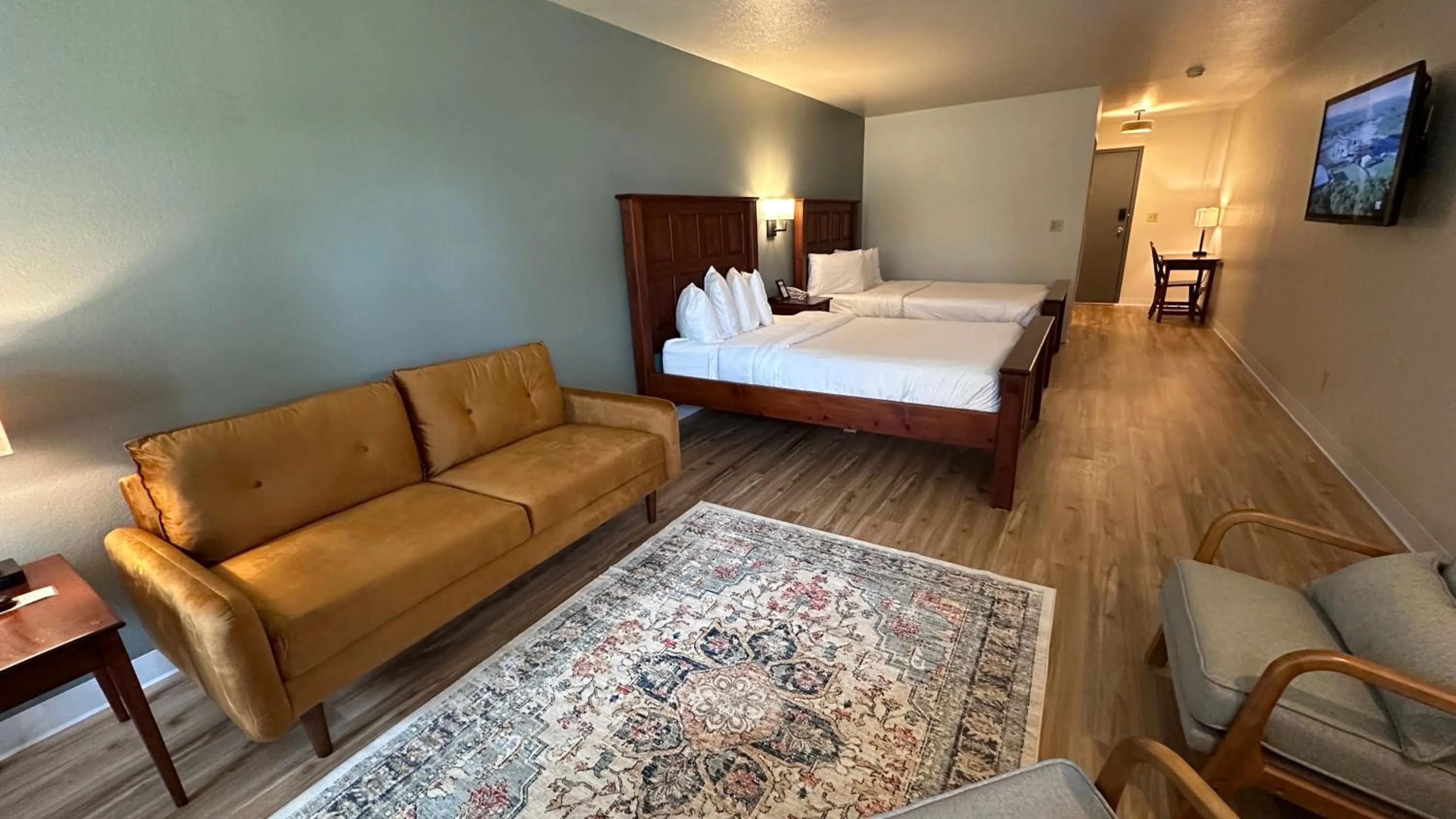 Photo of the whole room, Bed in The Shelby Inn