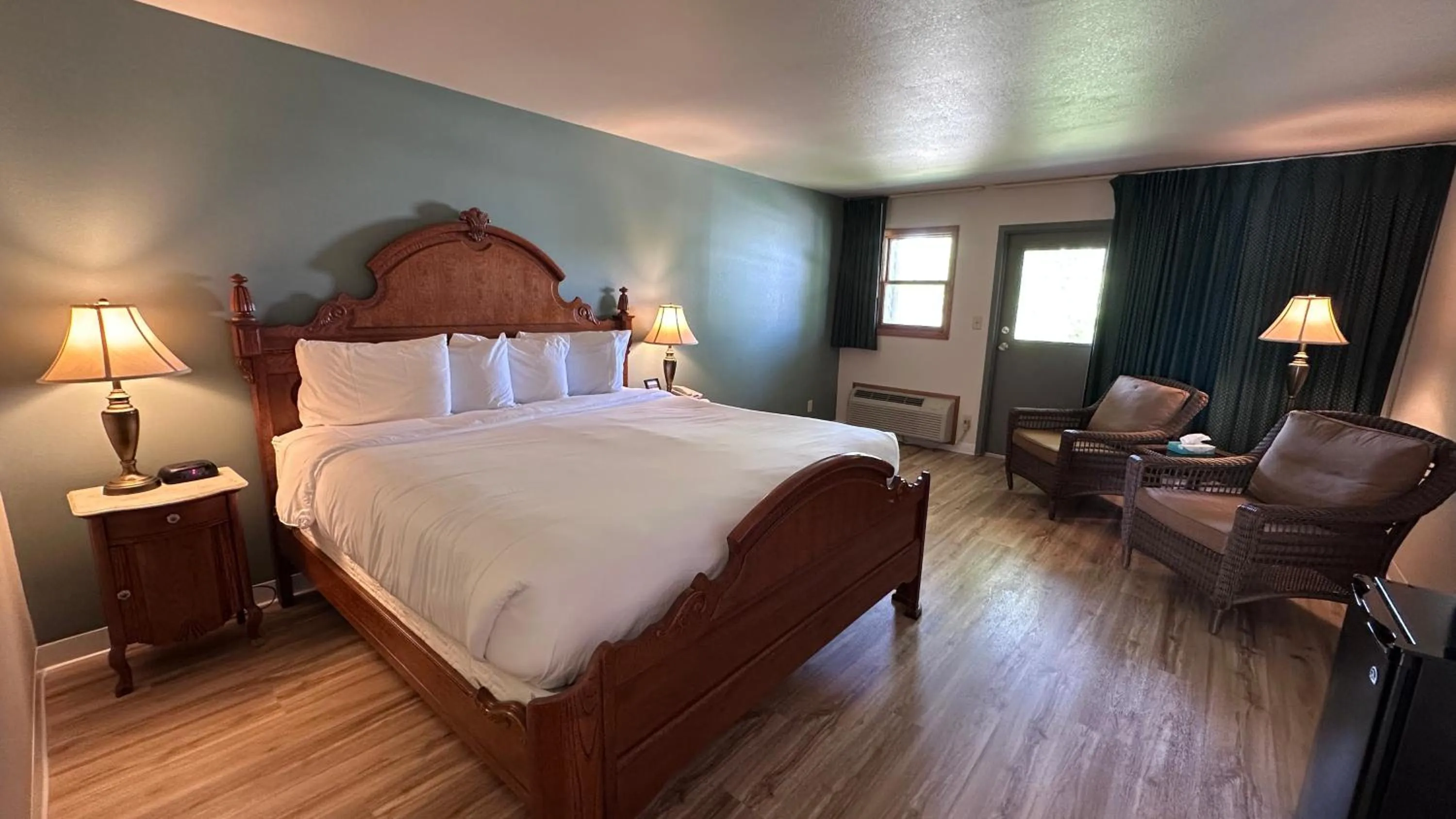 Bed in The Shelby Inn