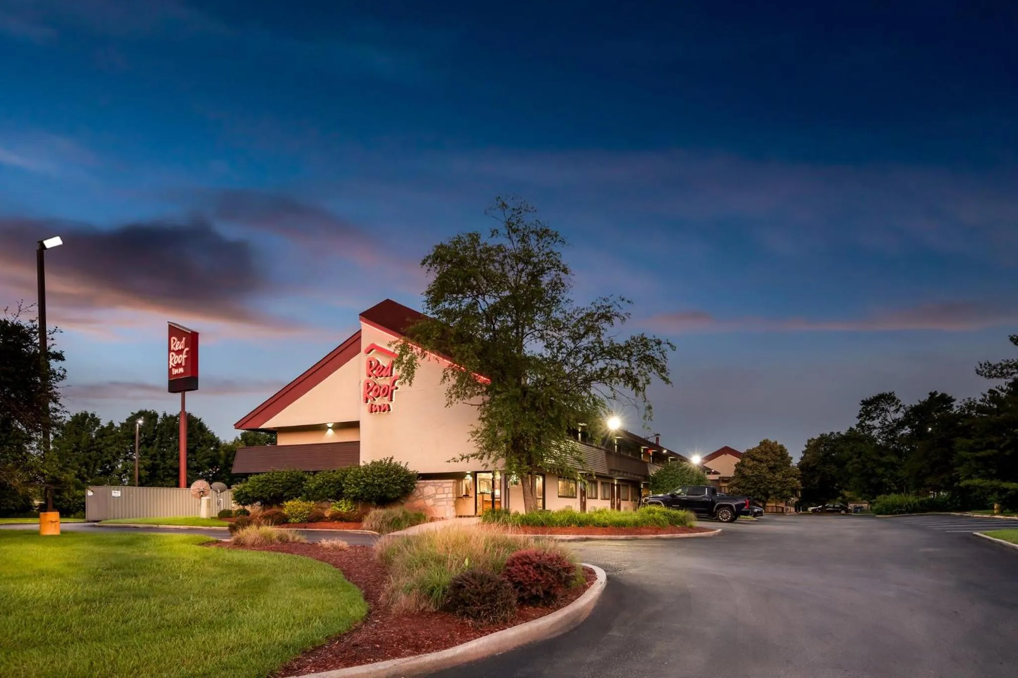 Property building in Red Roof Inn Indianapolis North - College Park