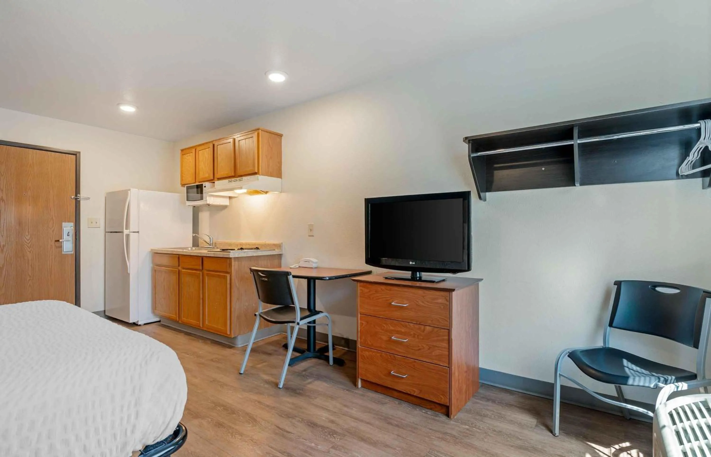 Bedroom in Extended Stay America Select Suites - Indianapolis - Lawrence