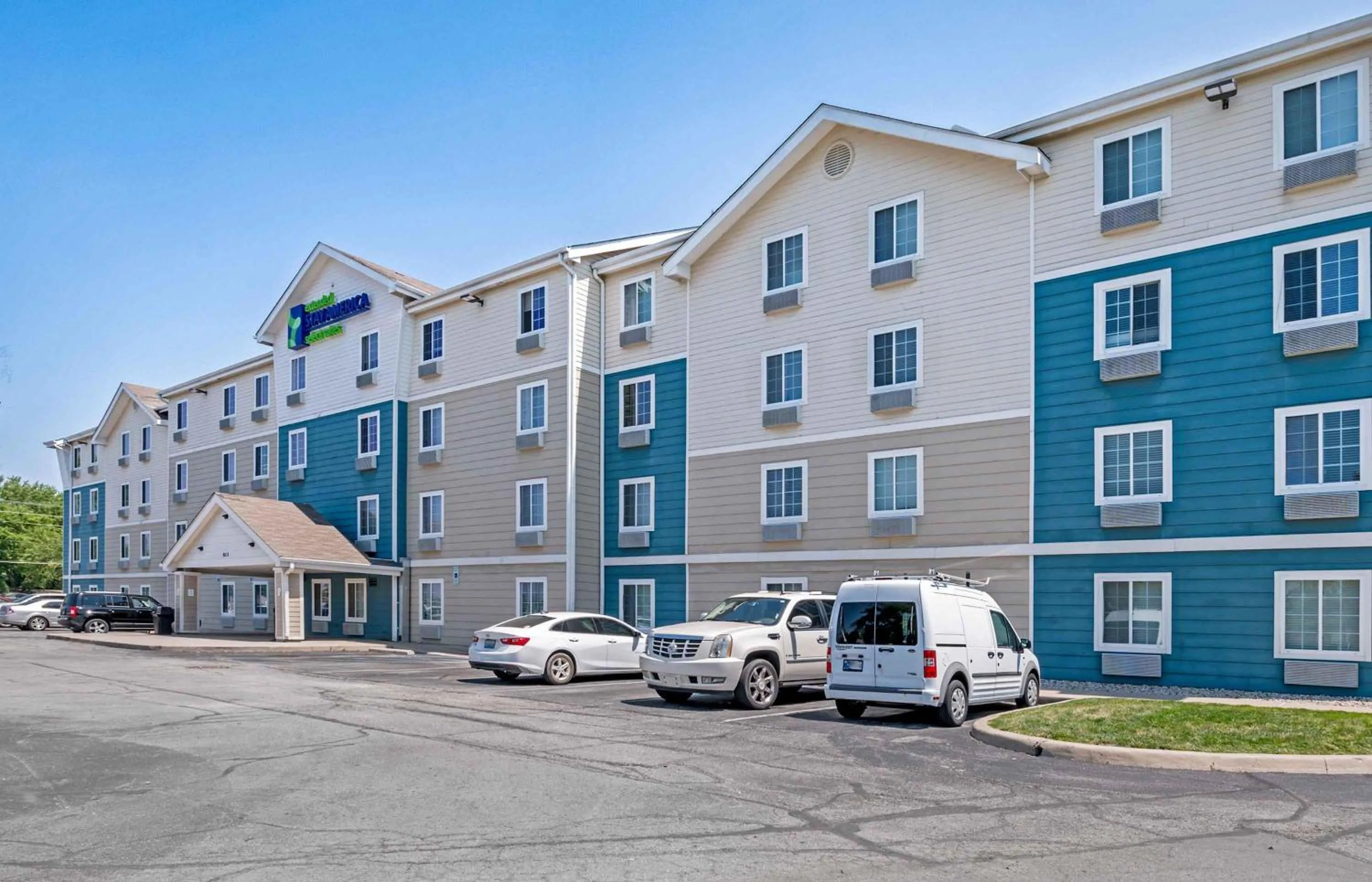 Property building in Extended Stay America Select Suites - Indianapolis - Lawrence