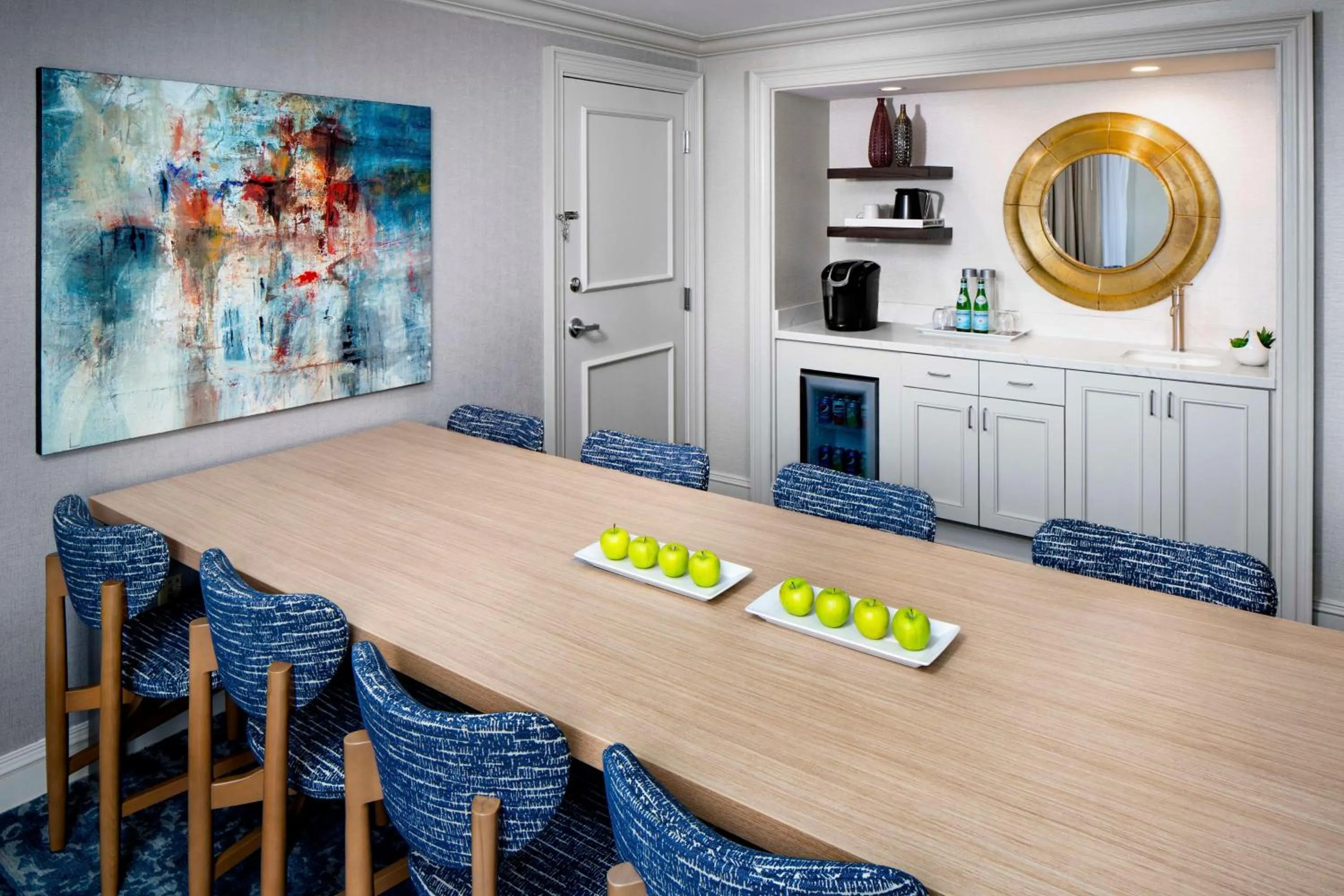 Photo of the whole room in Hyatt Regency Wichita