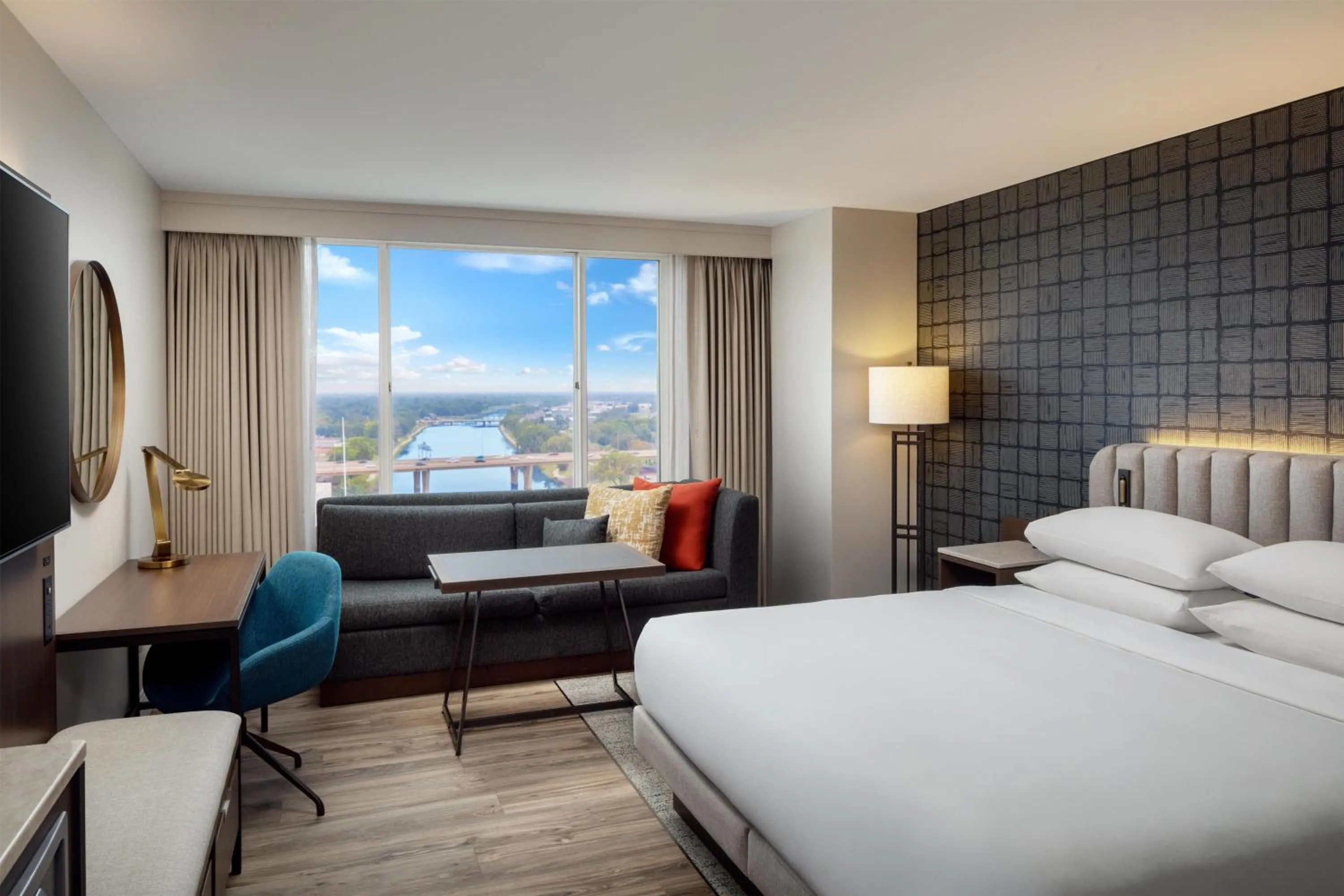 Bedroom, Bed in Hyatt Regency Wichita