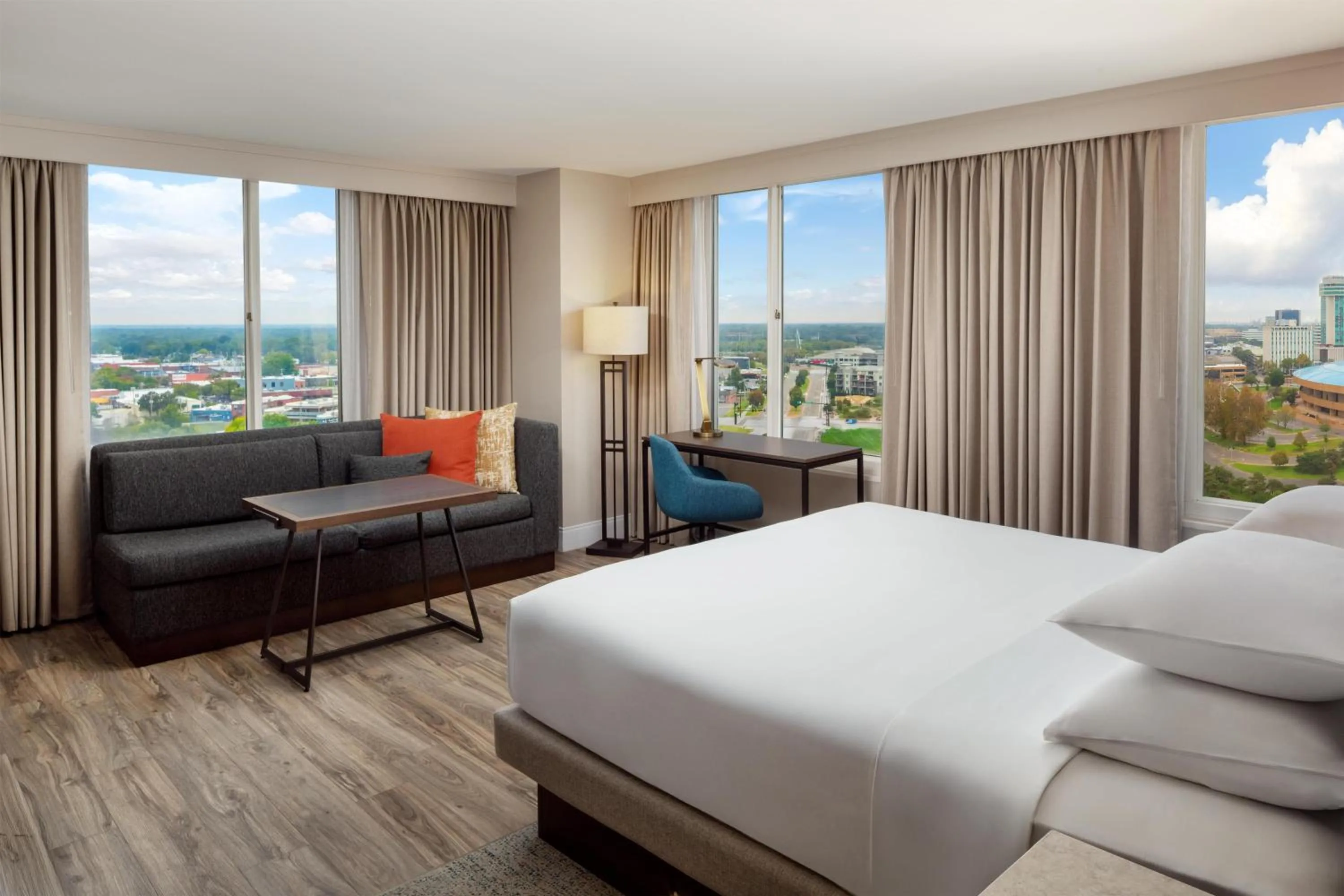 Bedroom, Bed in Hyatt Regency Wichita