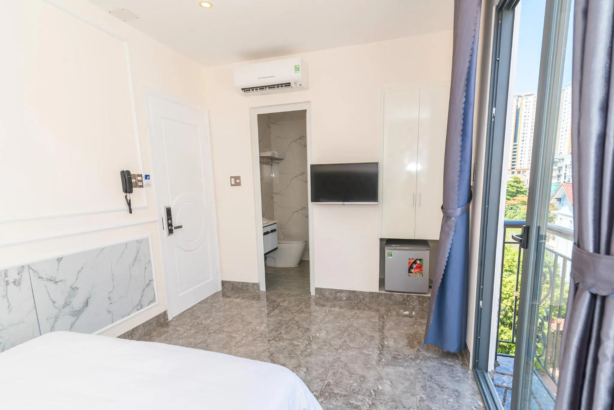 Balcony/Terrace, Bed in Sun Beach Hotel