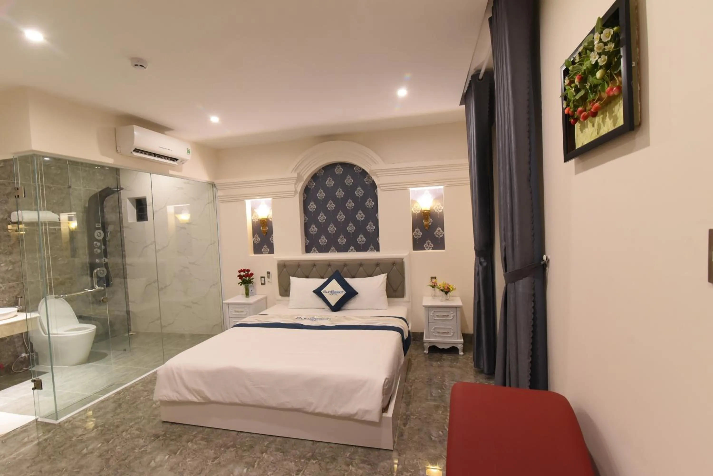 Bedroom, Bed in Sun Beach Hotel