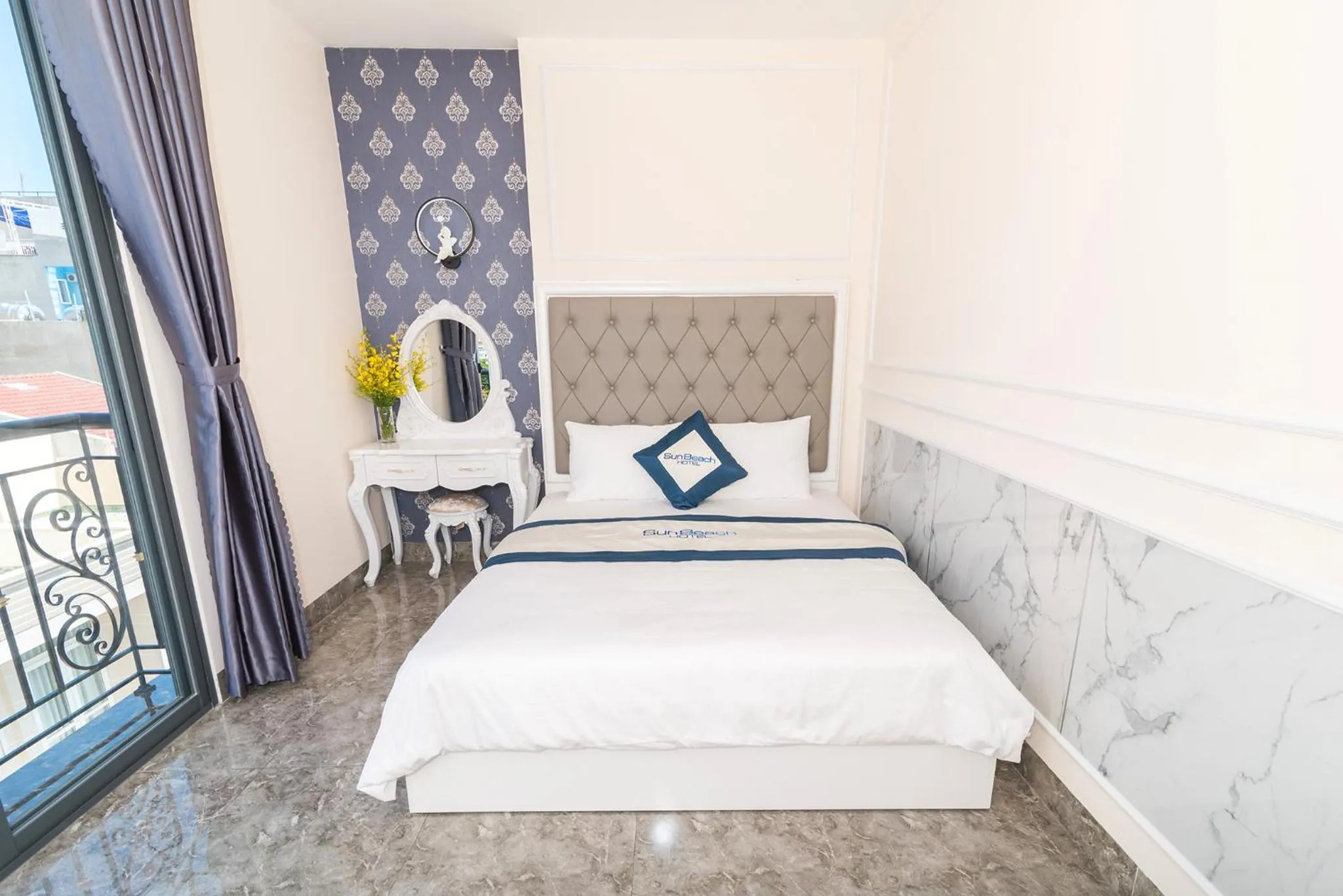 Bedroom, Bed in Sun Beach Hotel