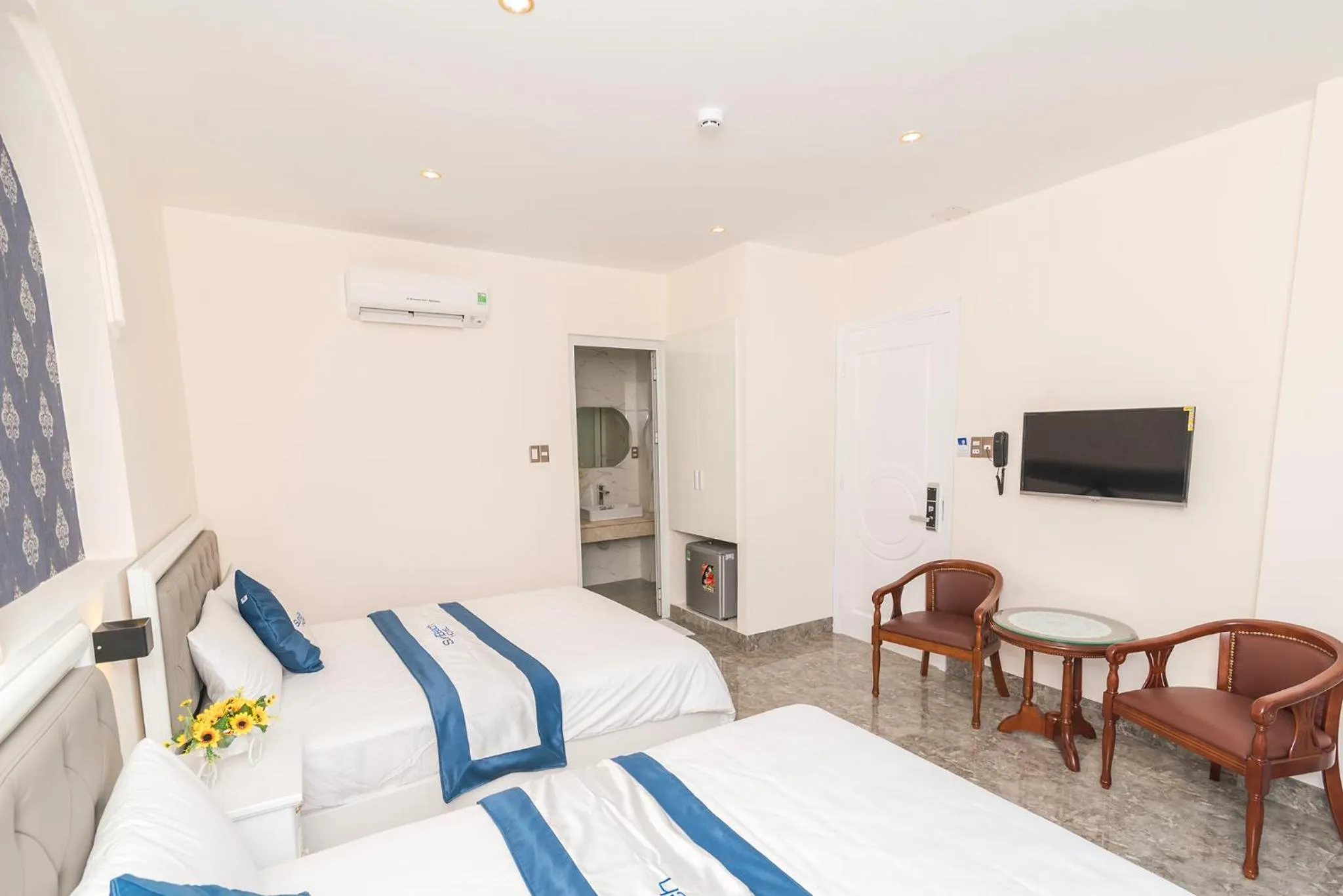 Seating area, Bed in Sun Beach Hotel