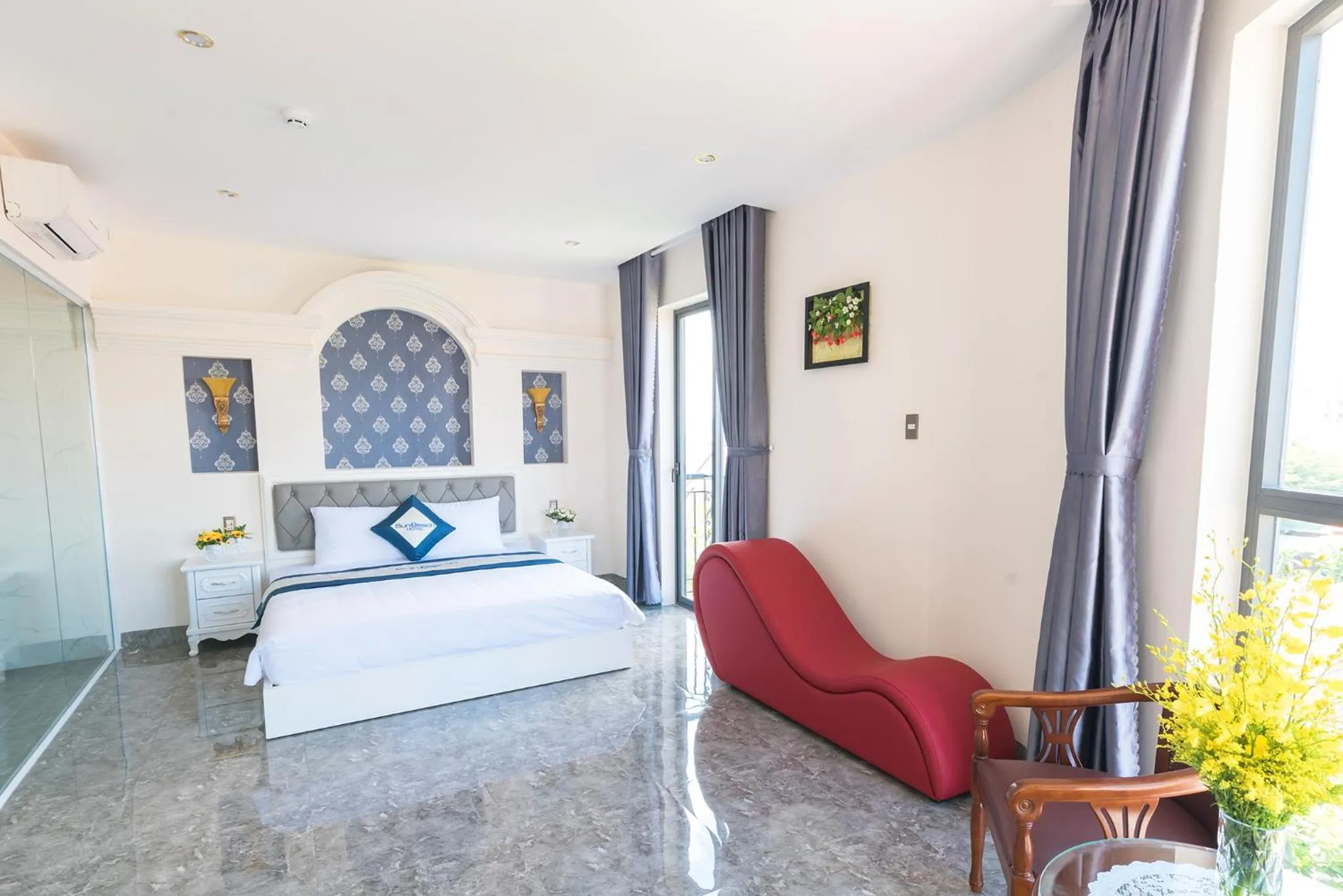 Bedroom, Bed in Sun Beach Hotel