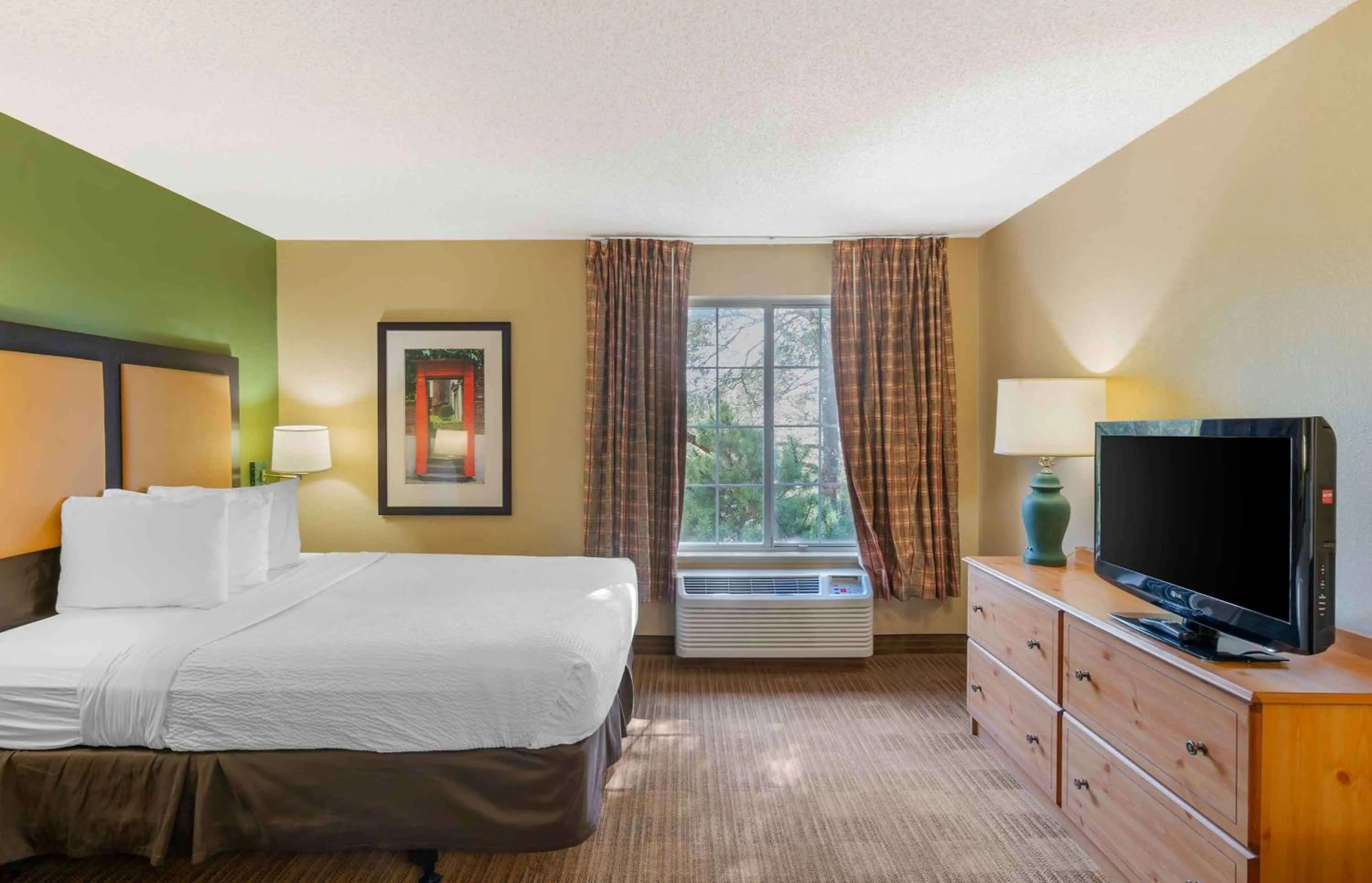 Bedroom in Extended Stay America Suites - Kansas City - Country Club Plaza