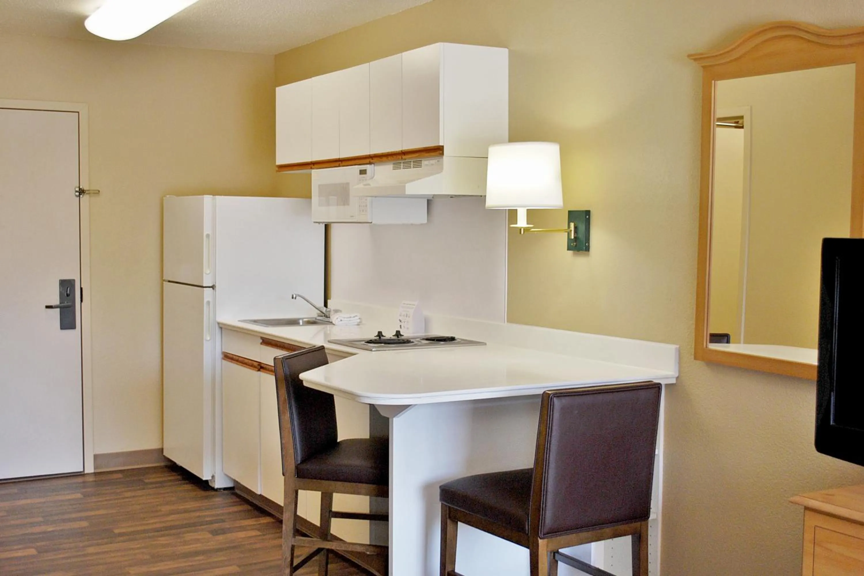Kitchen or kitchenette in Extended Stay America Suites - Kansas City - Country Club Plaza