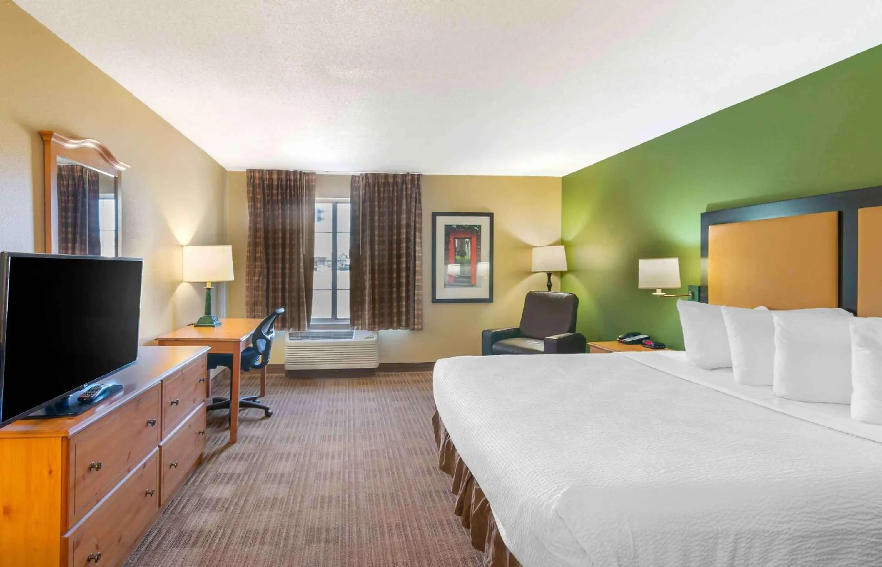 Studio with 1 King Bed - Non-Smoking in Extended Stay America Suites - Kansas City - Country Club Plaza Studio with 1 King Bed - Non-Smoking in Extended Stay America Suites - Kansas City - Country Club Plaza