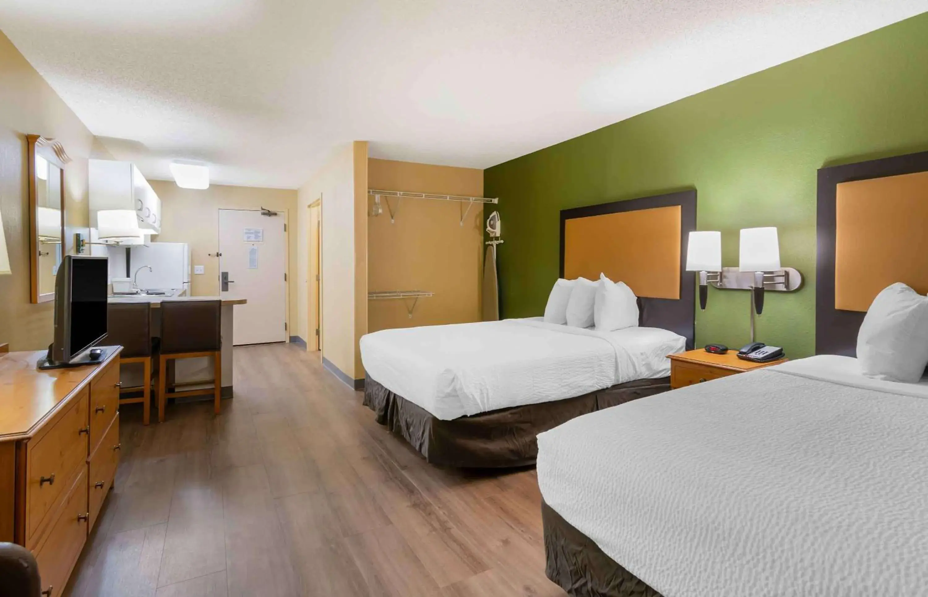 Studio with 2 Queen Beds - Non-Smoking in Extended Stay America Suites - Kansas City - Country Club Plaza Studio with 2 Queen Beds - Non-Smoking in Extended Stay America Suites - Kansas City - Country Club Plaza