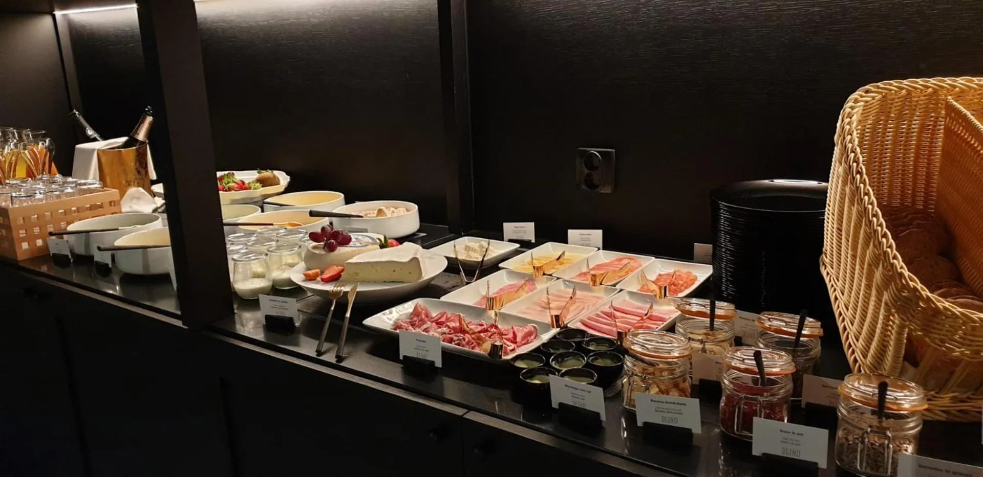 Breakfast in Torel Palace Porto