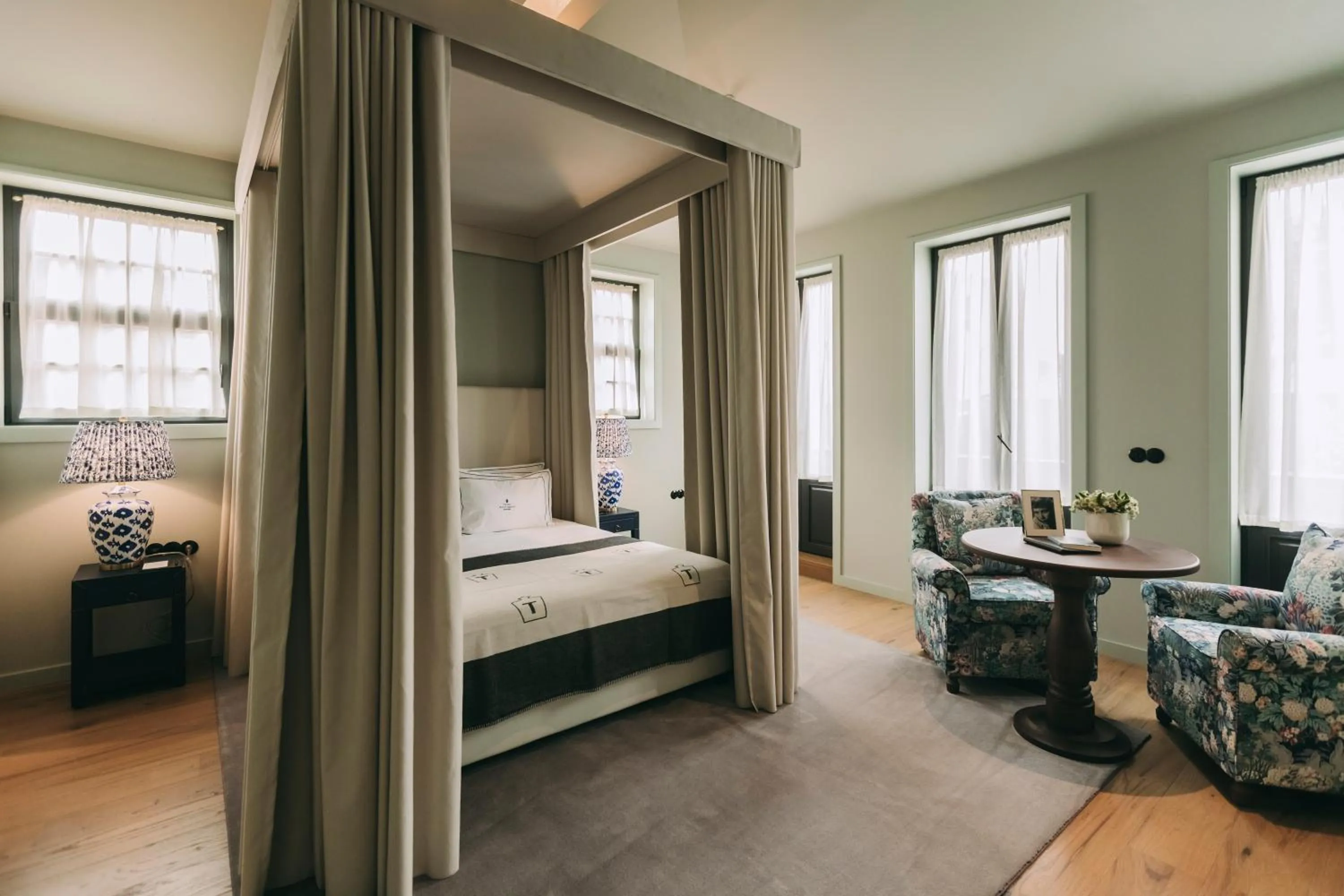 Photo of the whole room, Bed in Torel Palace Porto